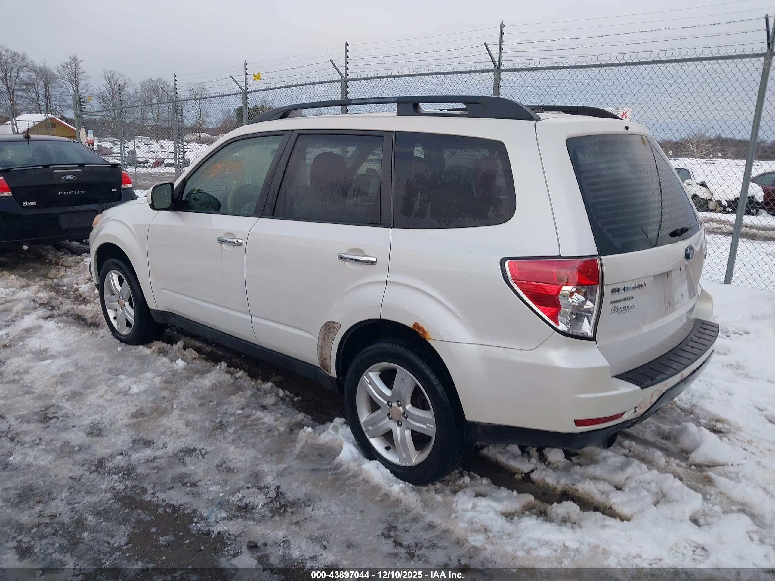 SUBARU FORESTER image 3