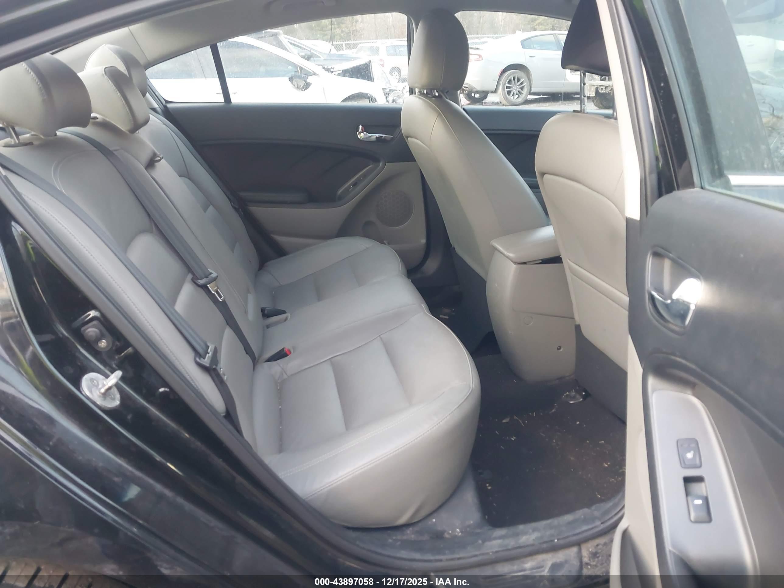 KIA FORTE image 8