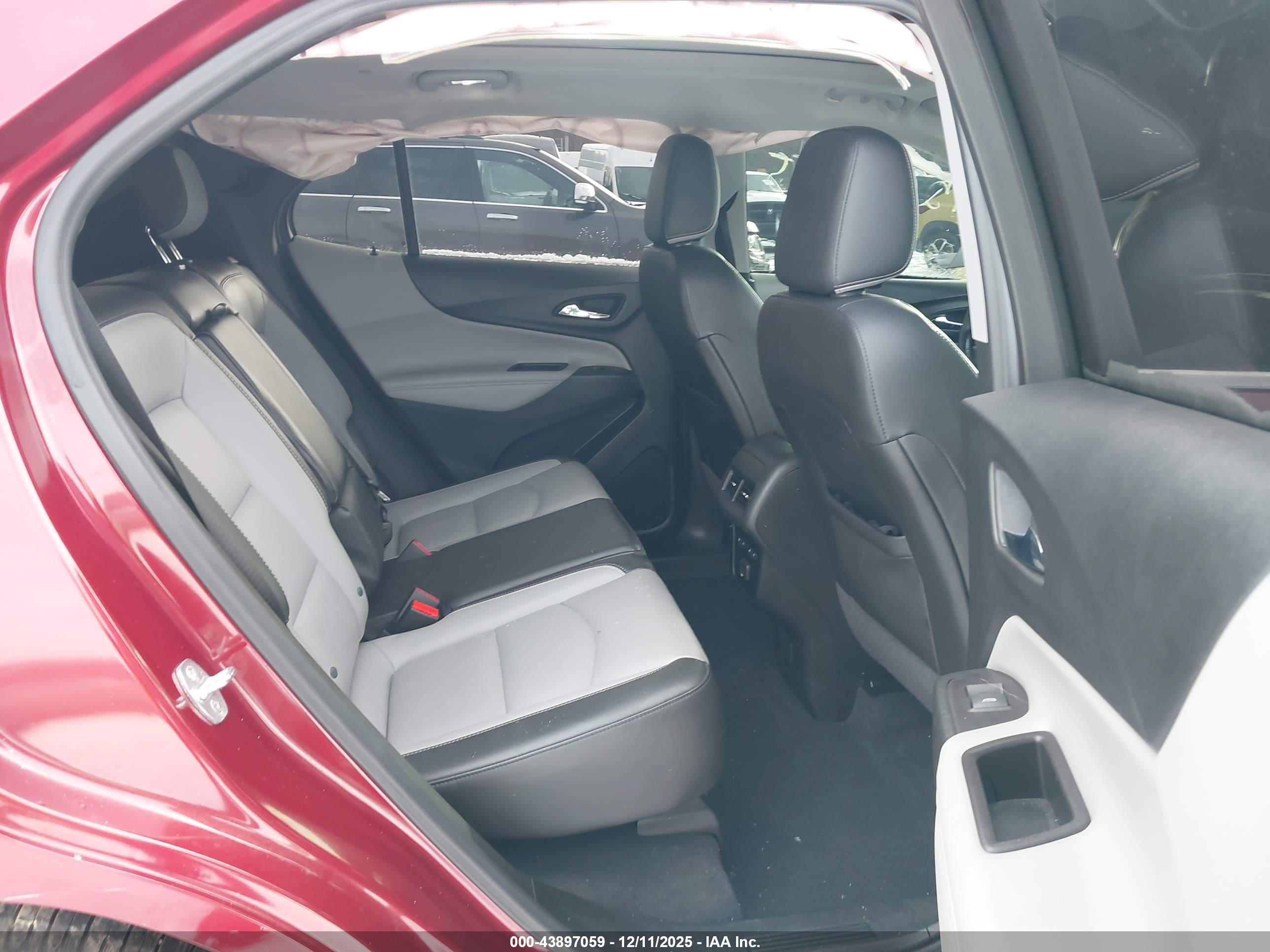 CHEVROLET EQUINOX image 8
