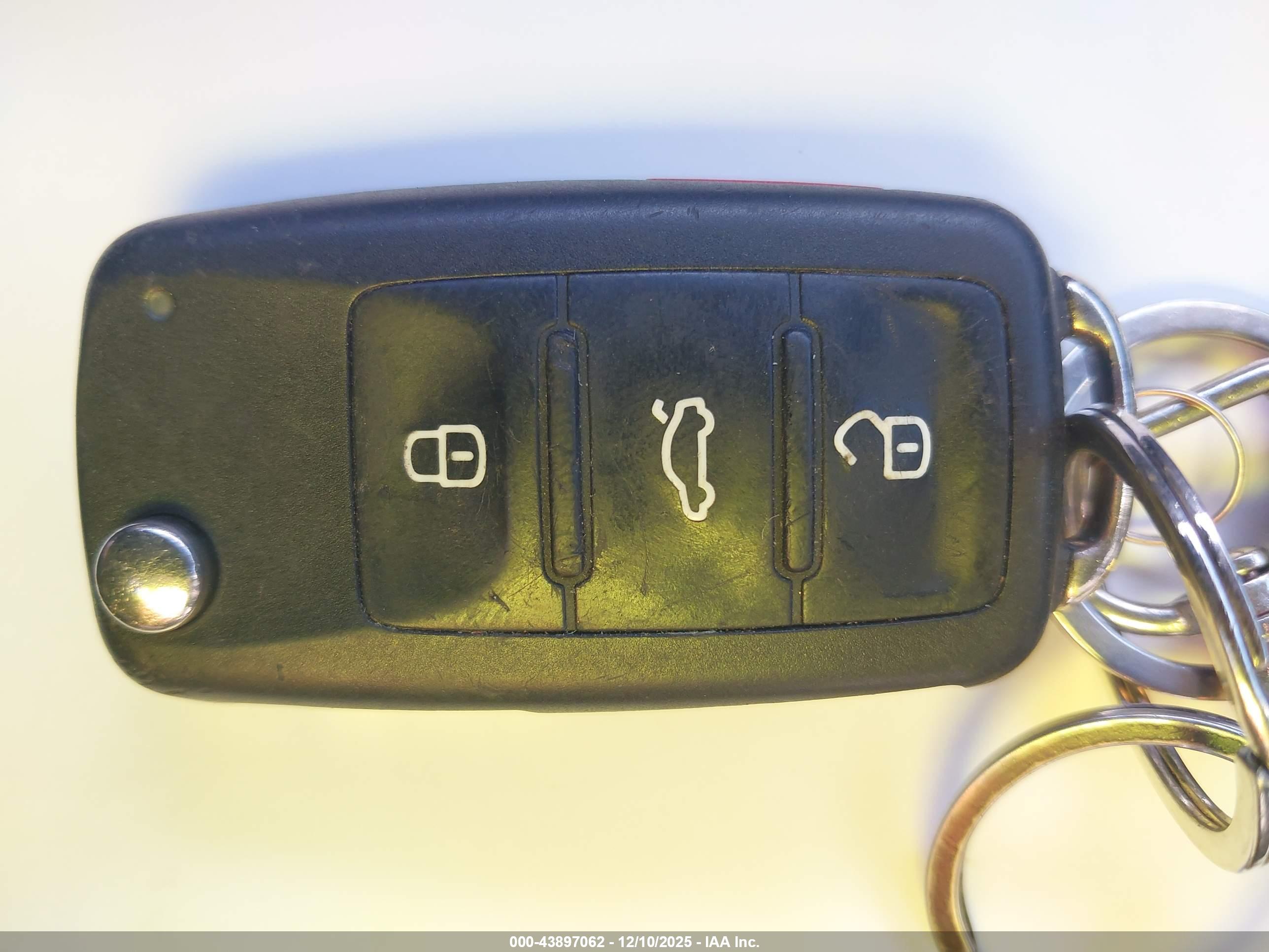 VOLKSWAGEN PASSAT image 11