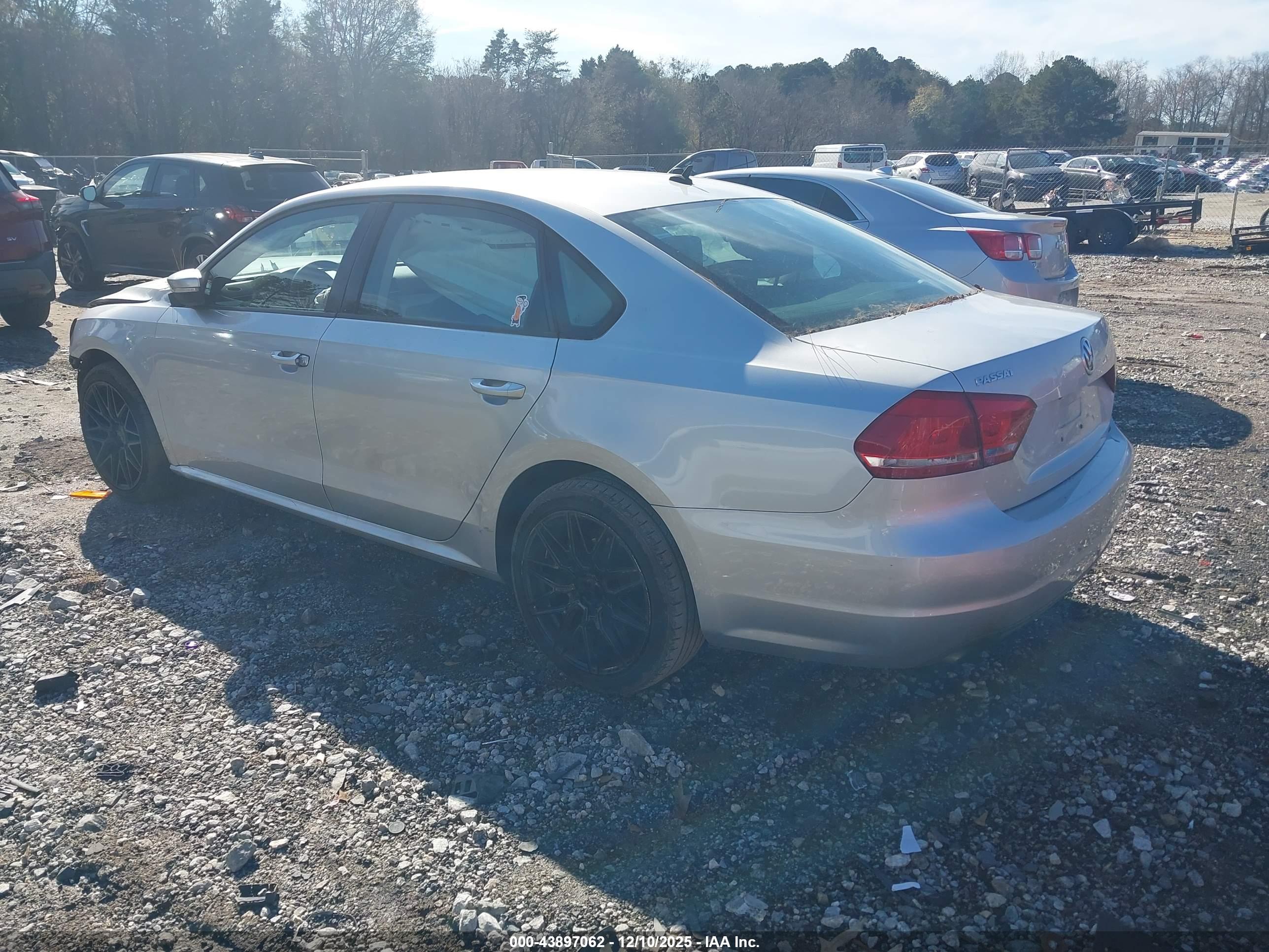 VOLKSWAGEN PASSAT image 3