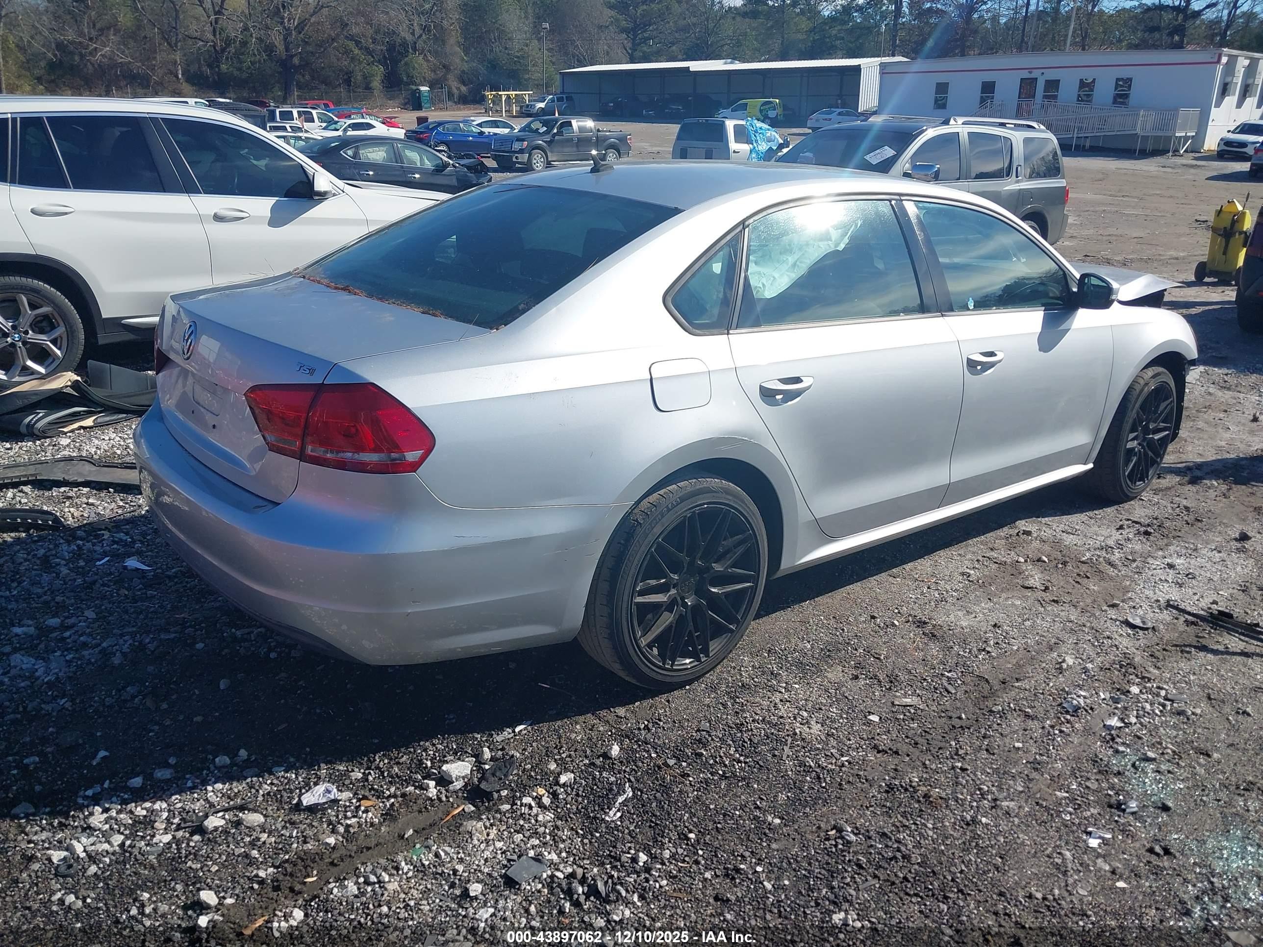 VOLKSWAGEN PASSAT image 4