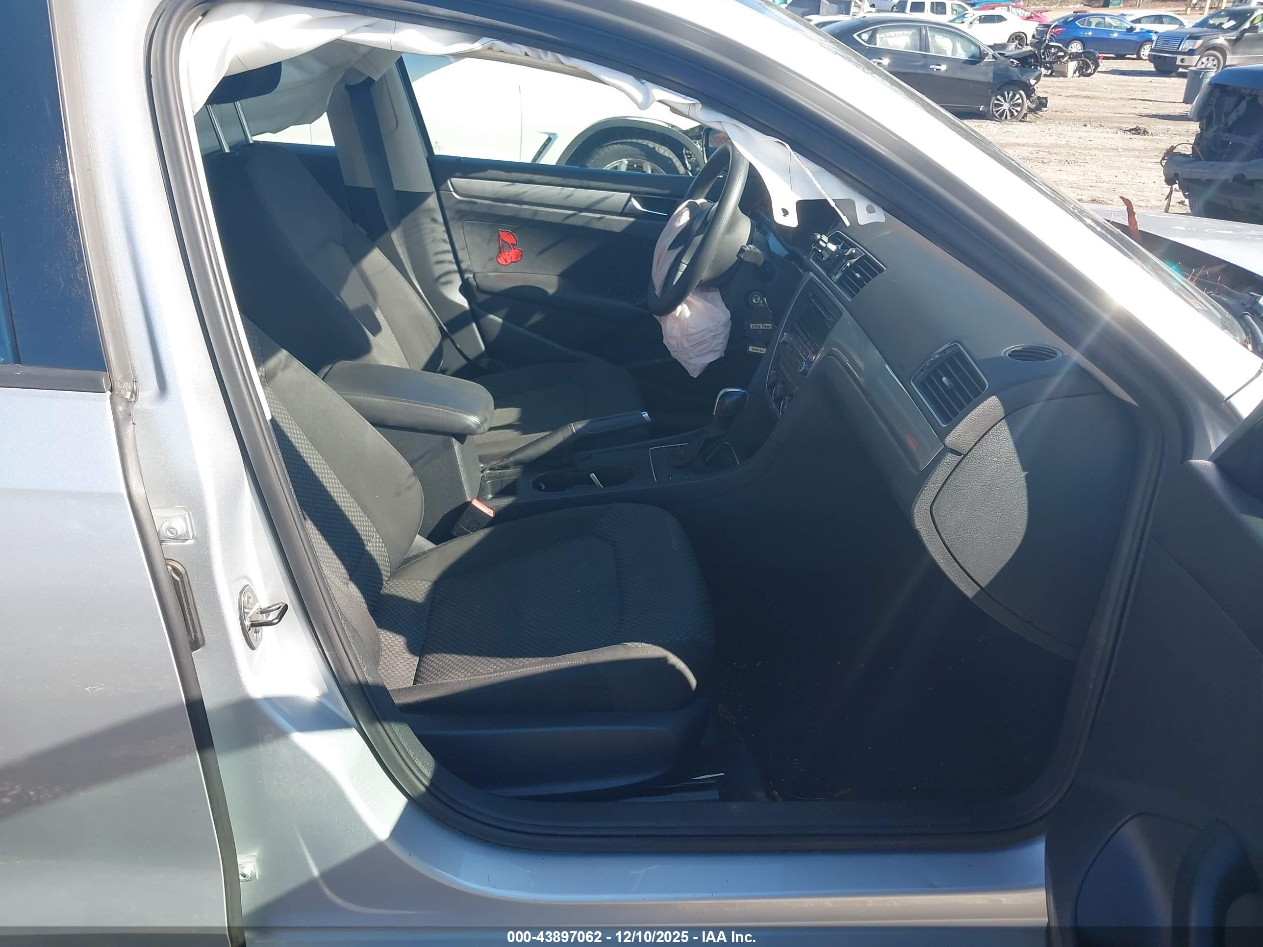 VOLKSWAGEN PASSAT image 5