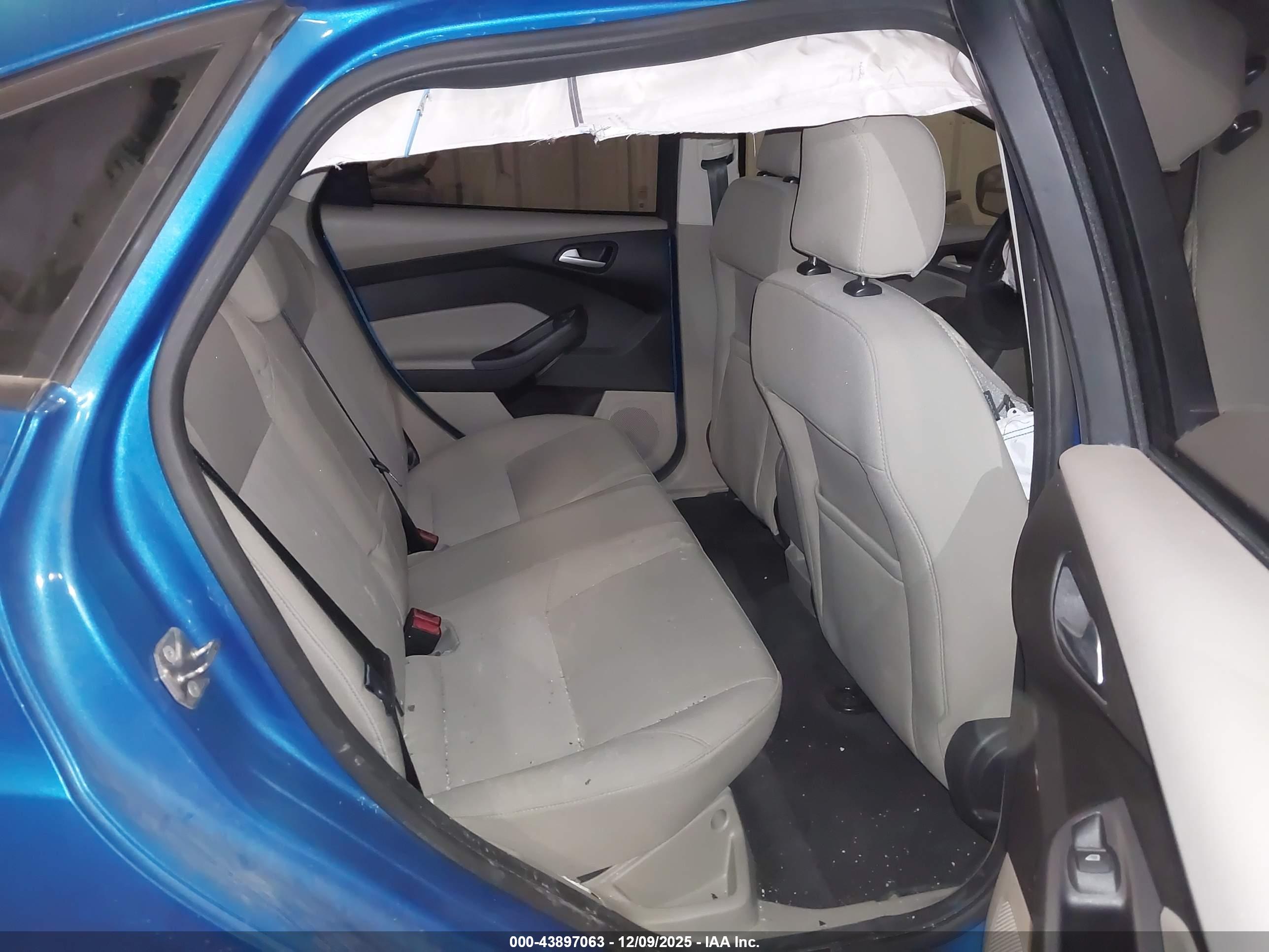 FORD FOCUS image 8