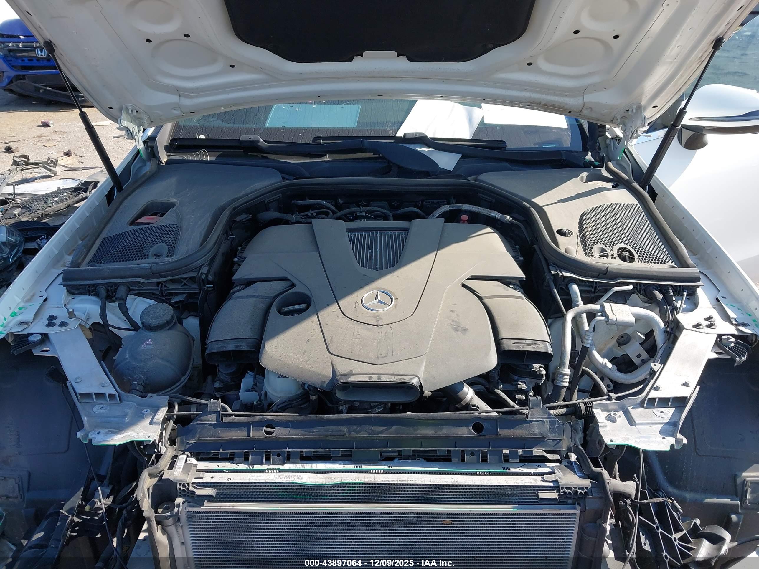 MERCEDES-BENZ E image 10