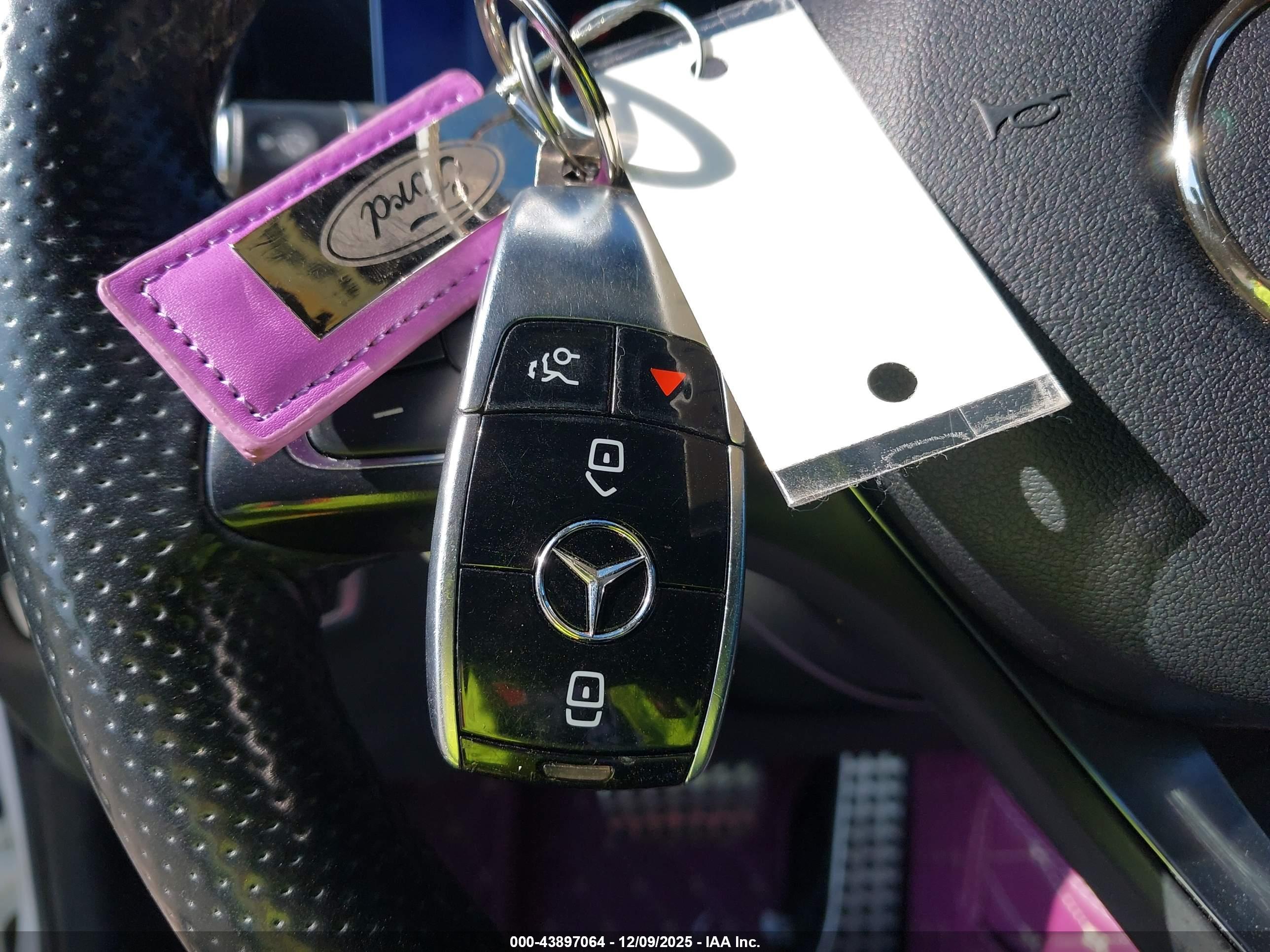 MERCEDES-BENZ E image 11