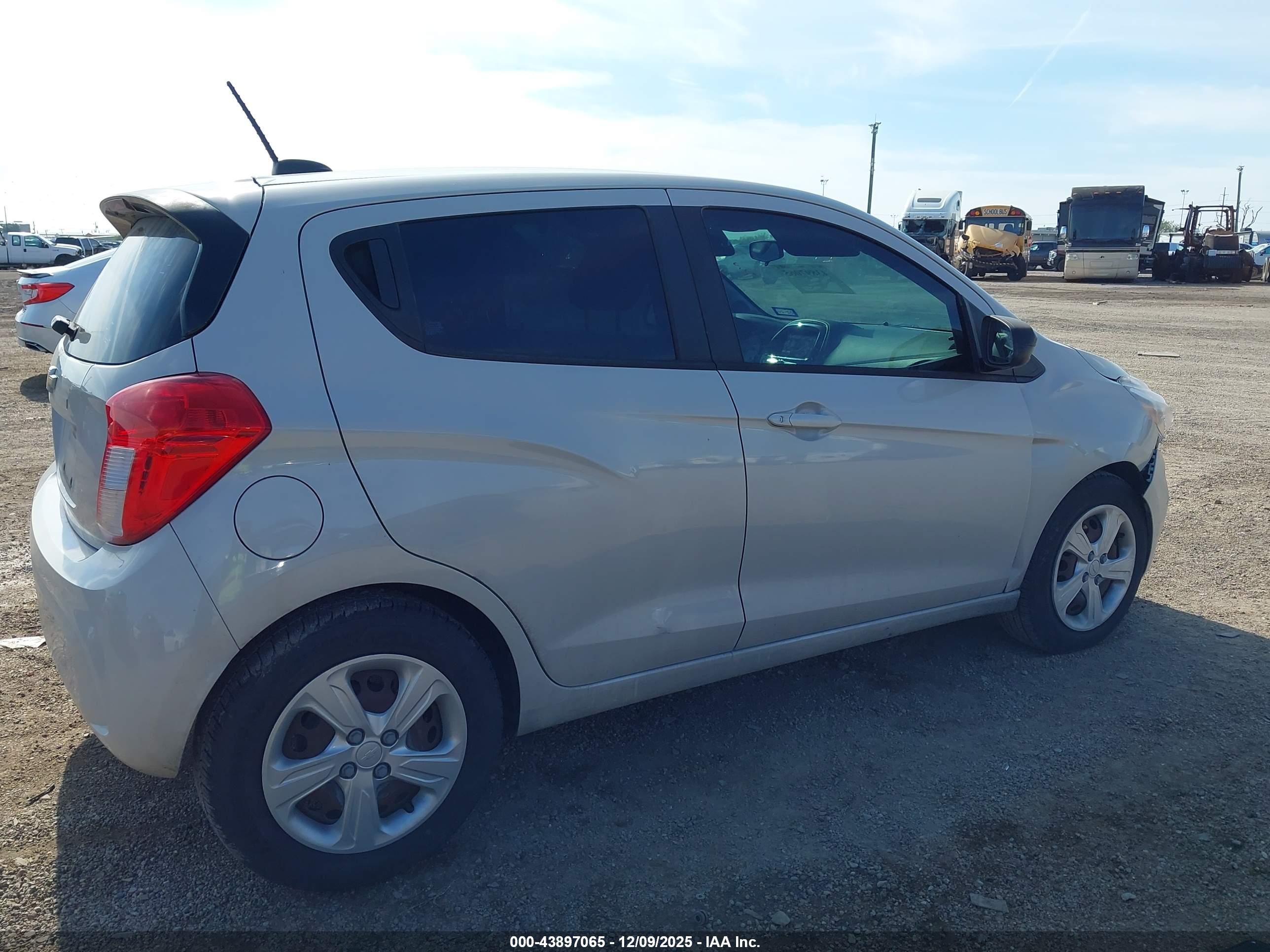 CHEVROLET SPARK image 4