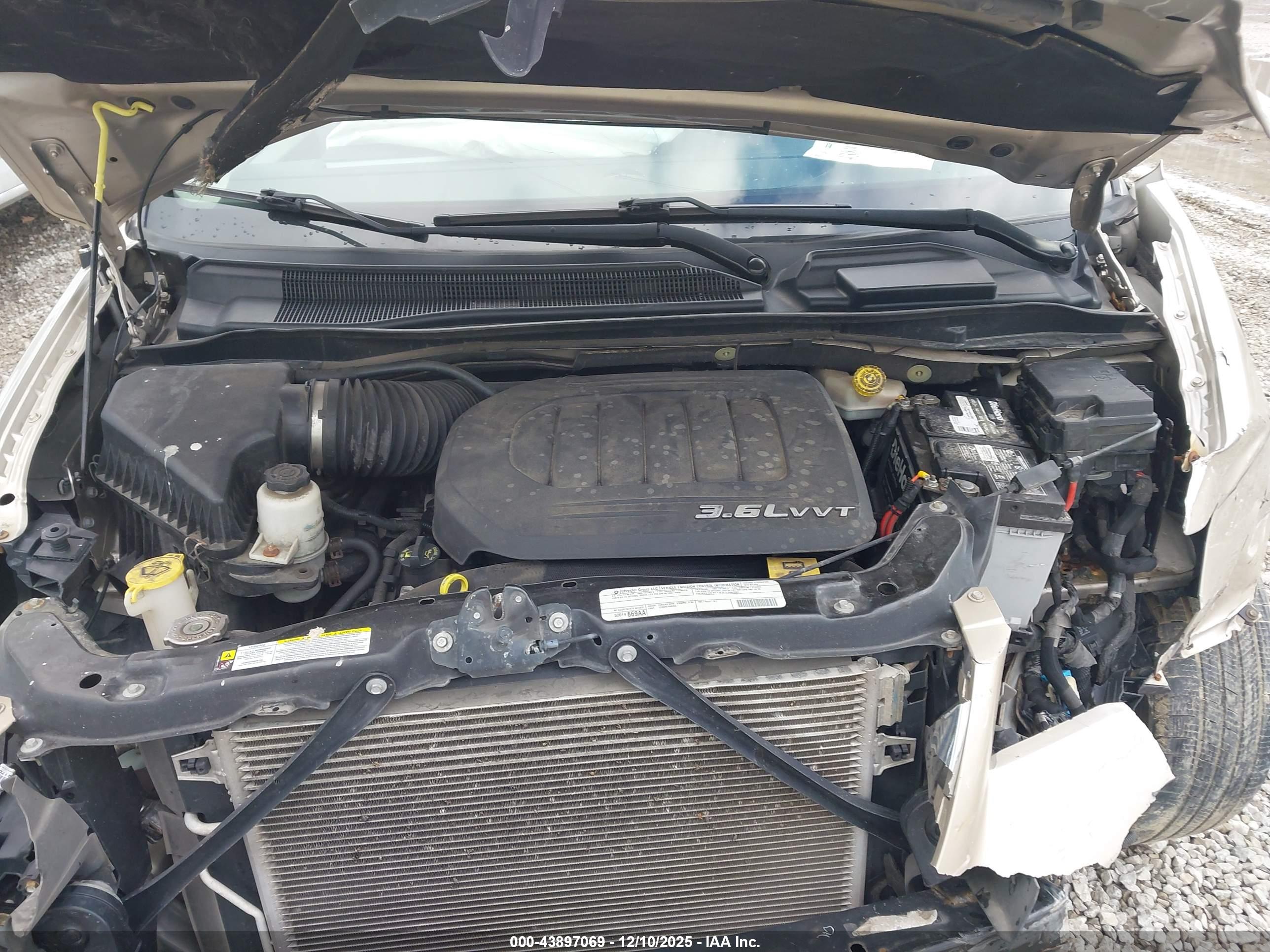 CHRYSLER TOWN image 10