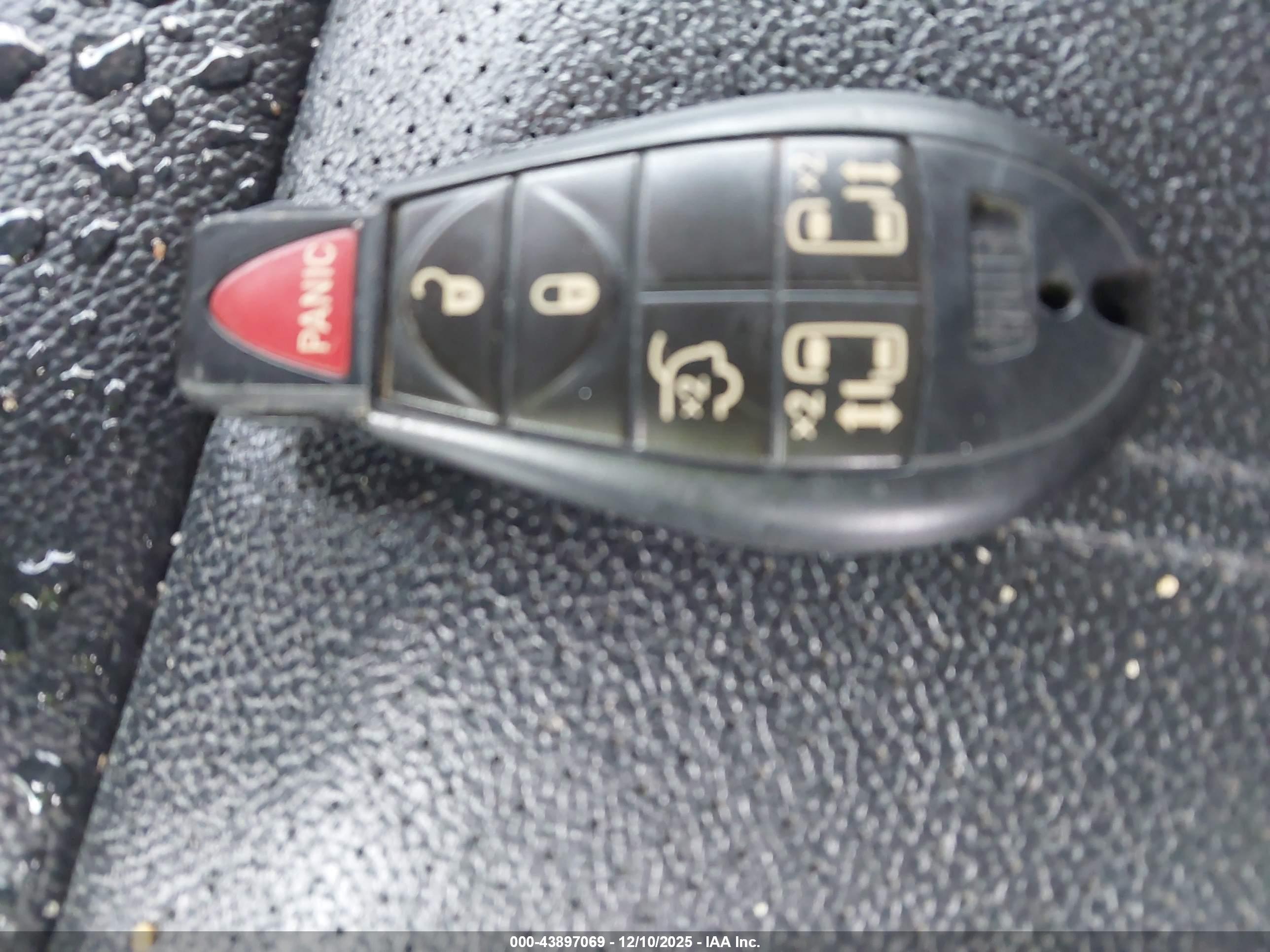 CHRYSLER TOWN image 11
