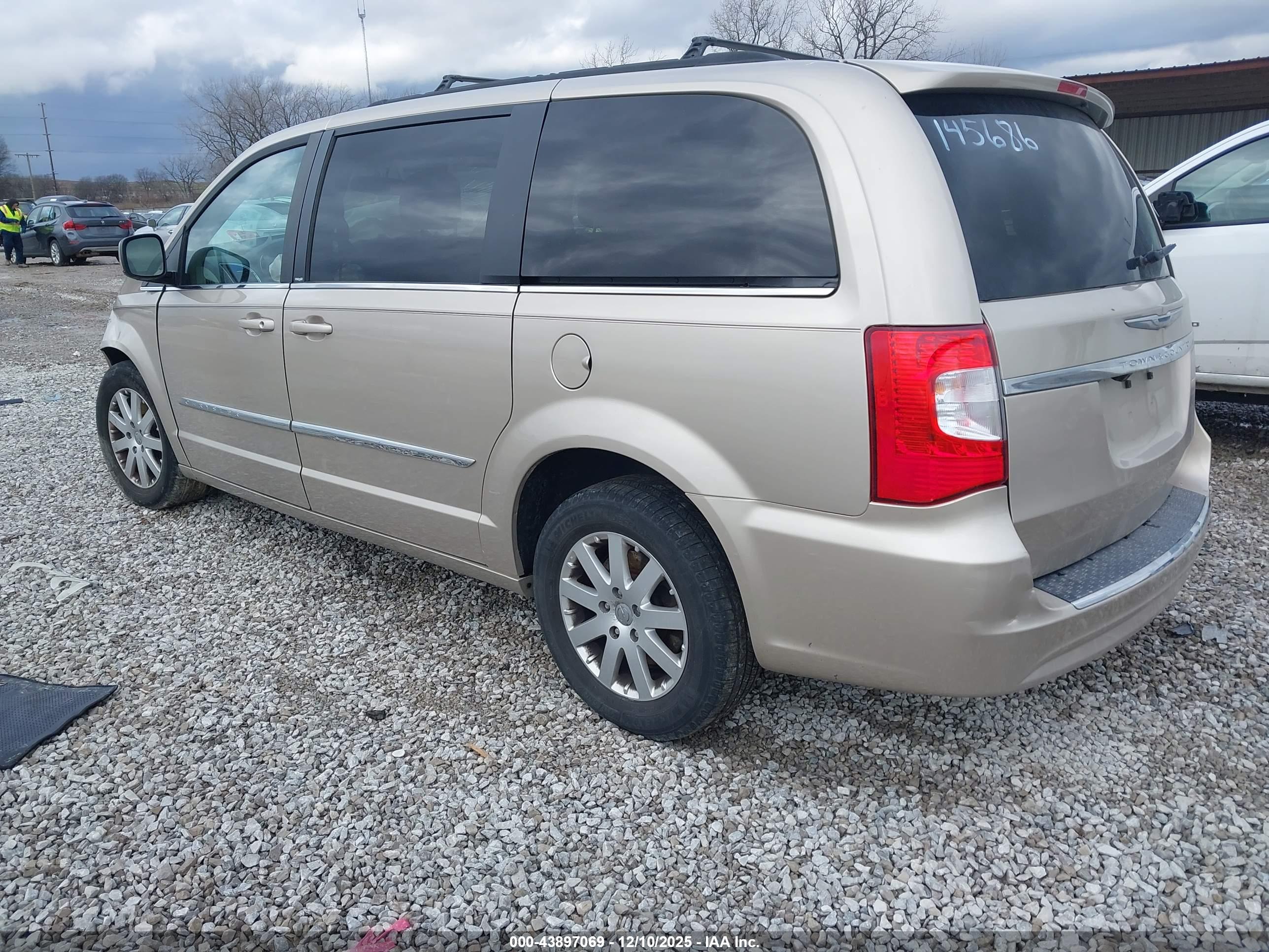 CHRYSLER TOWN image 3