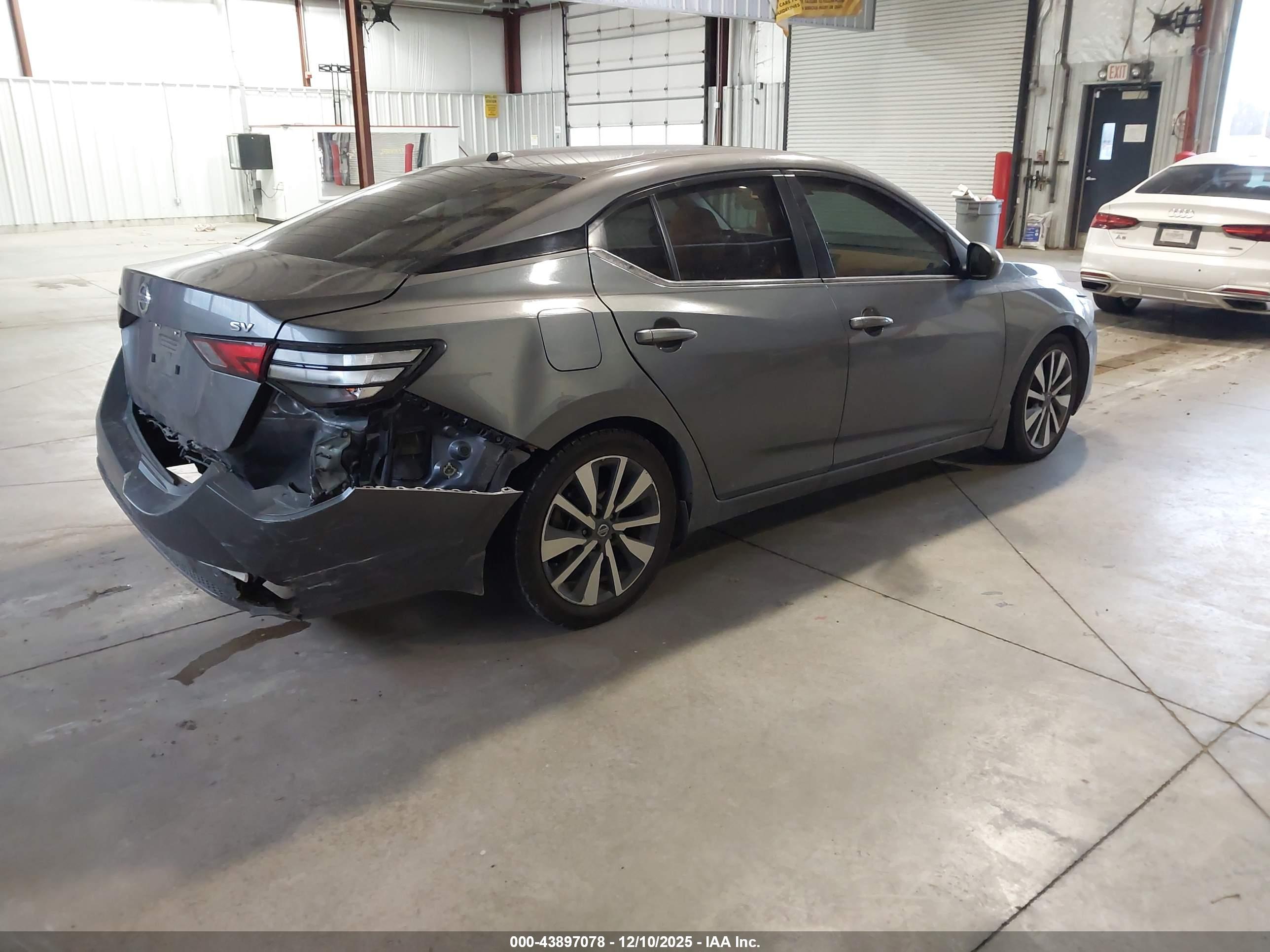 NISSAN SENTRA image 4