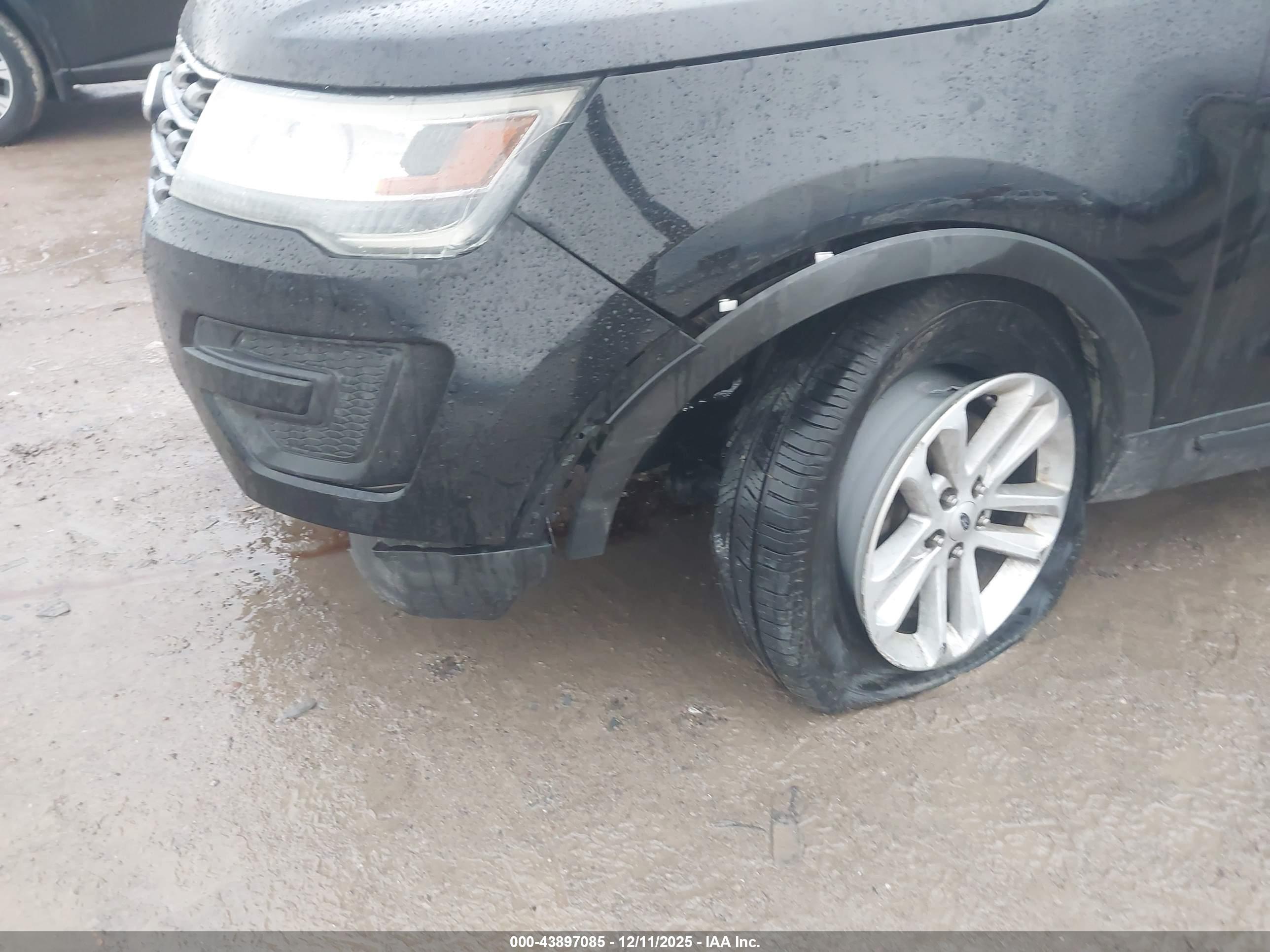 FORD EXPLORER image 6