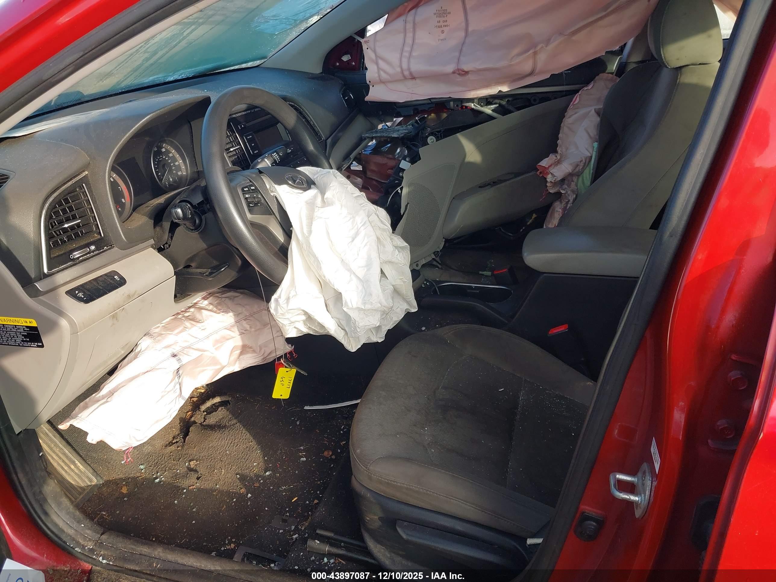 HYUNDAI ELANTRA image 5