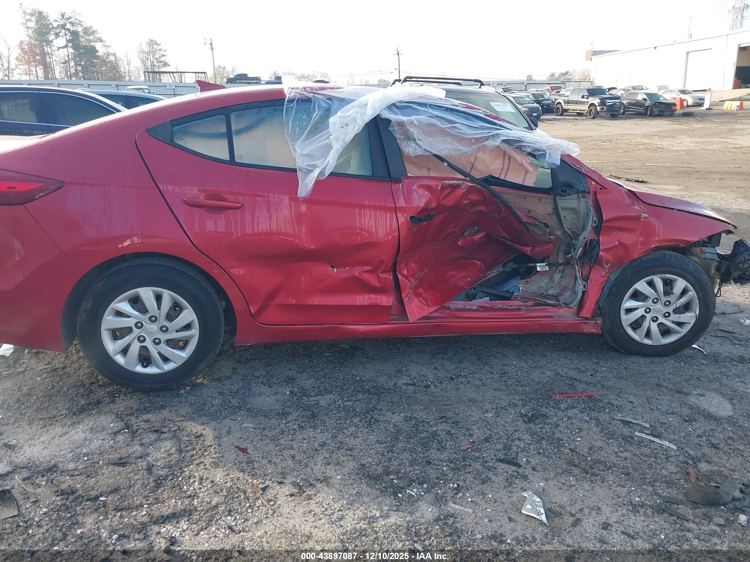 HYUNDAI ELANTRA image 6
