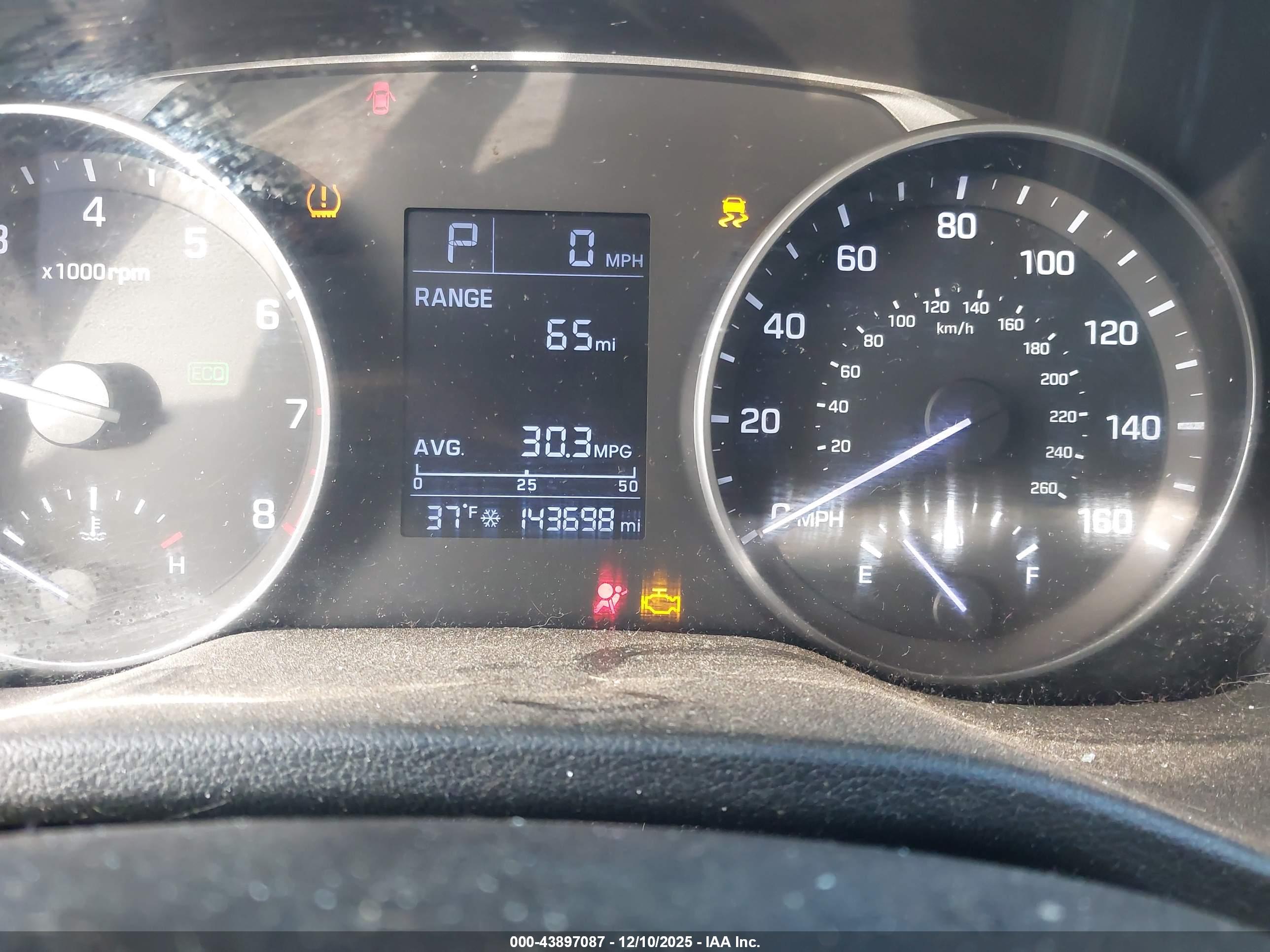 HYUNDAI ELANTRA image 7