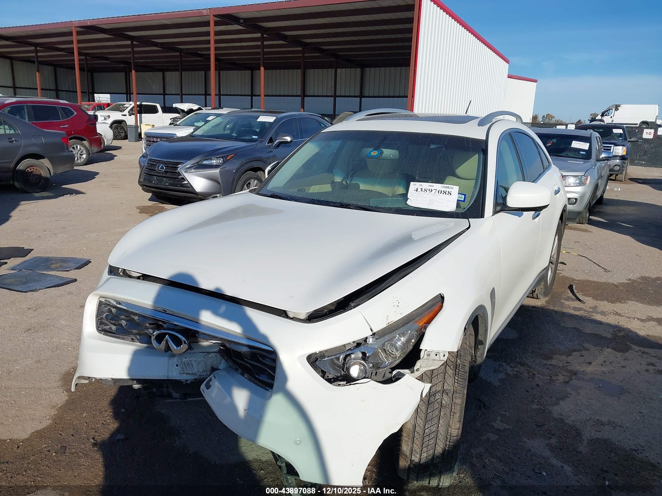 INFINITI FX35 image 2