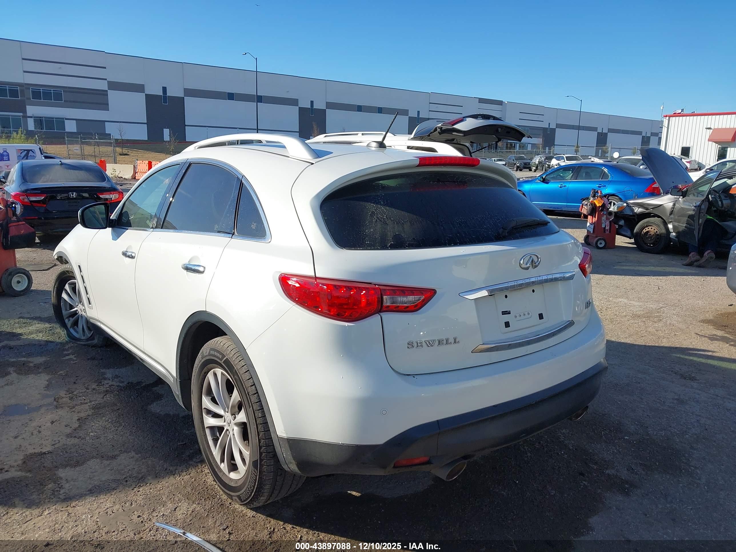 INFINITI FX35 image 3