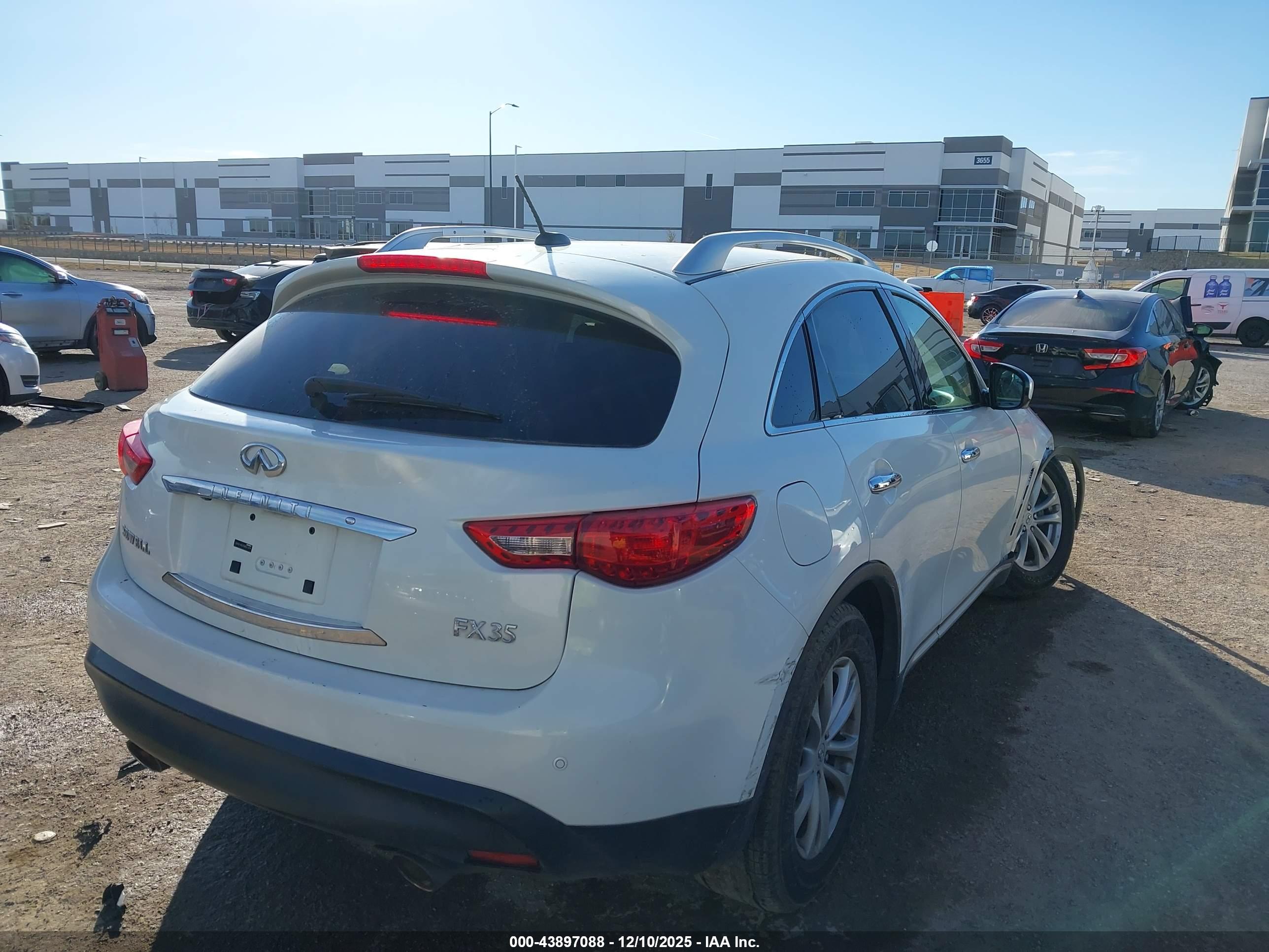 INFINITI FX35 image 4