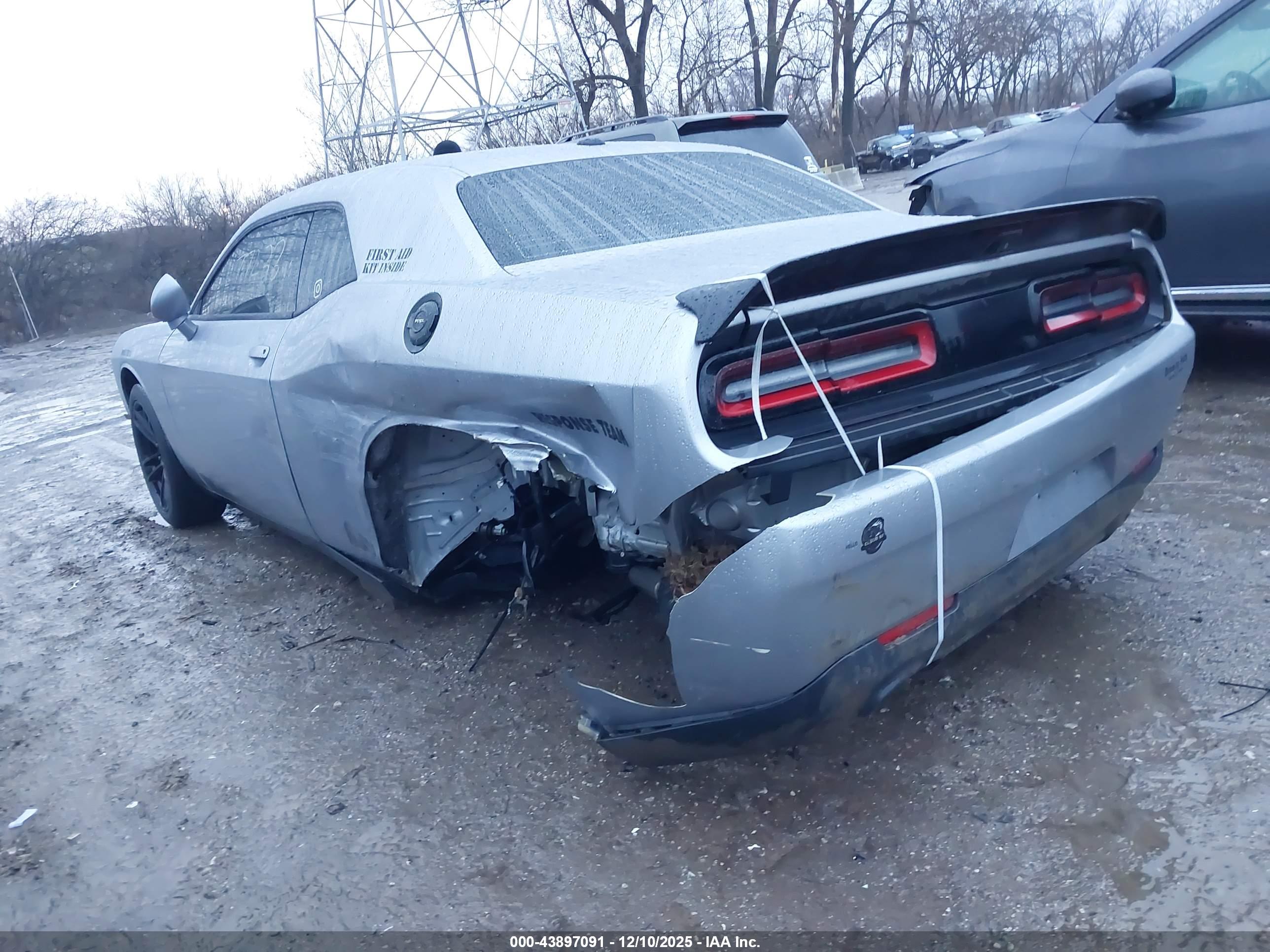 DODGE CHALLENGER image 3