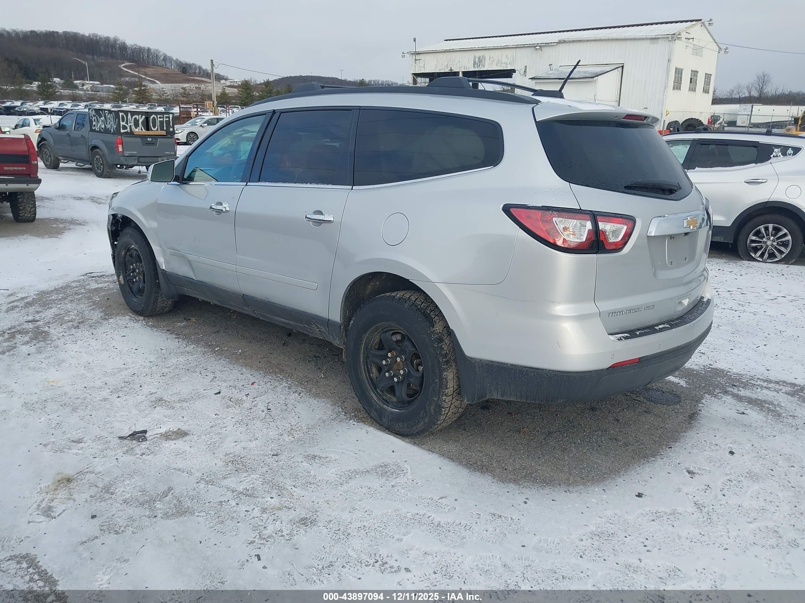 CHEVROLET TRAVERSE image 3