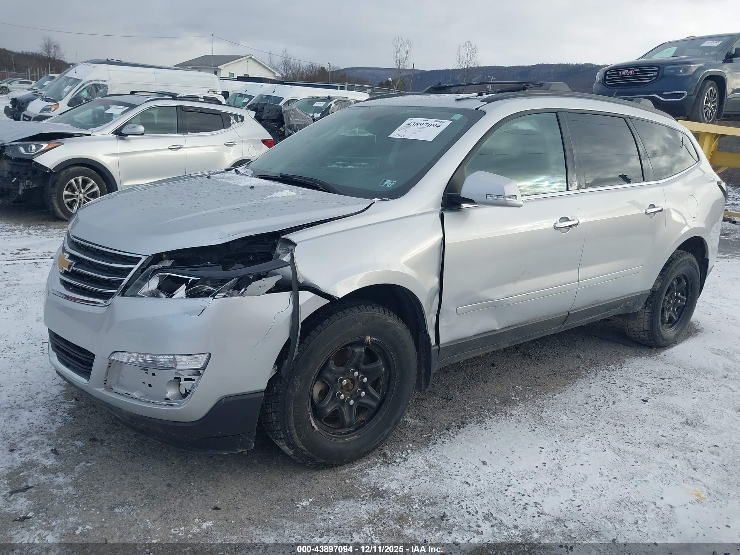 CHEVROLET TRAVERSE image 6