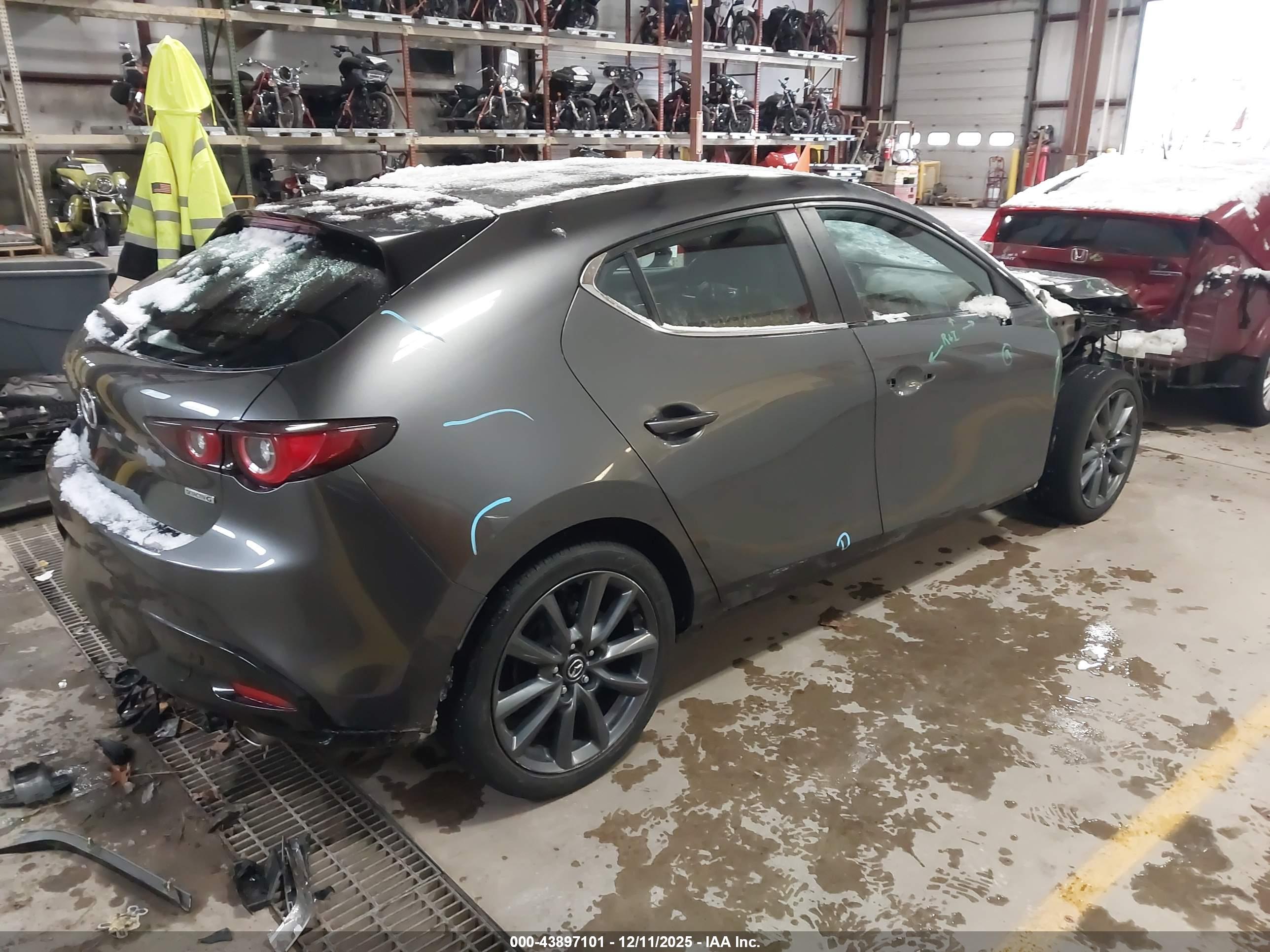 MAZDA MAZDA3 image 4