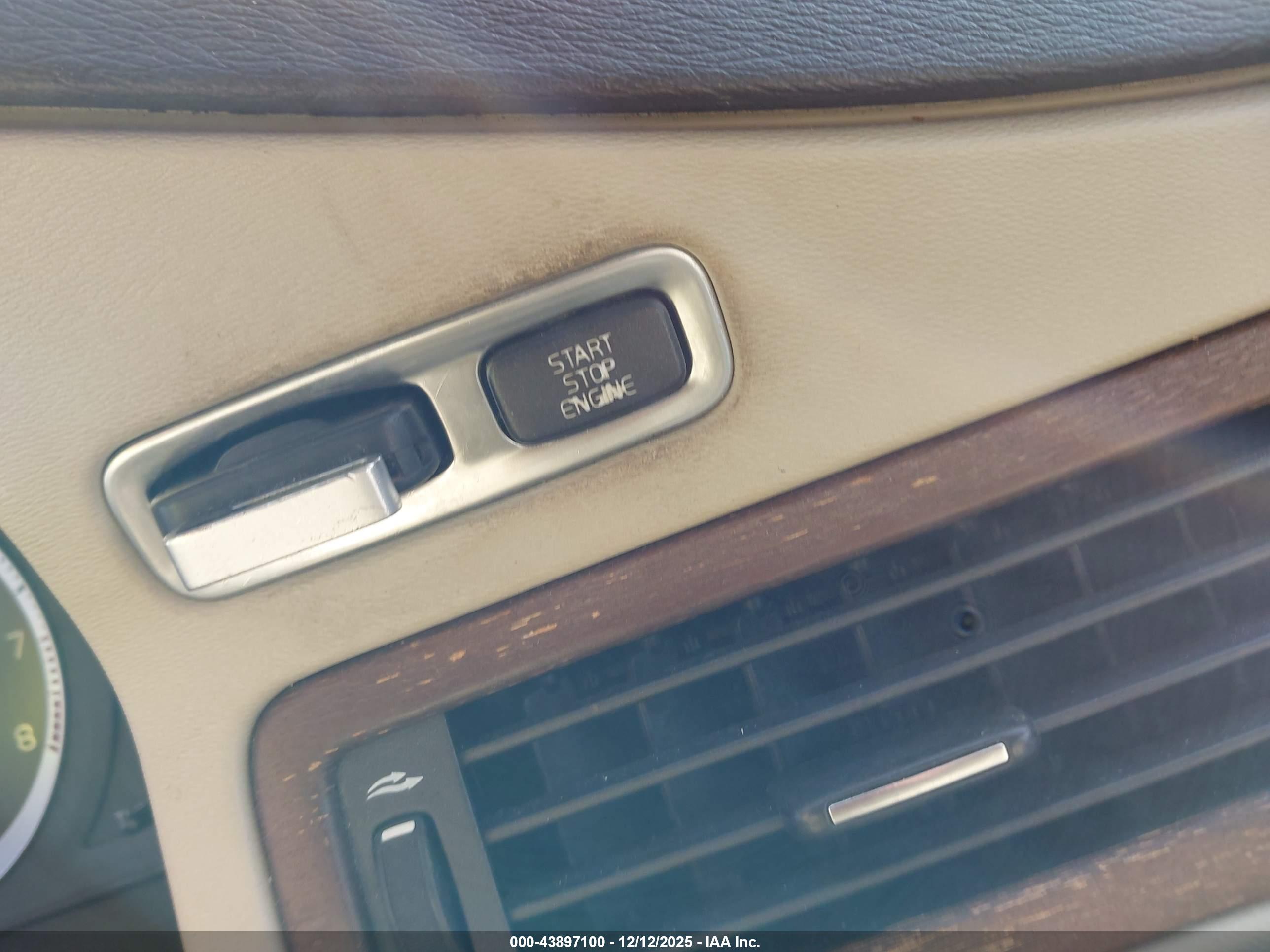 VOLVO S80 image 11