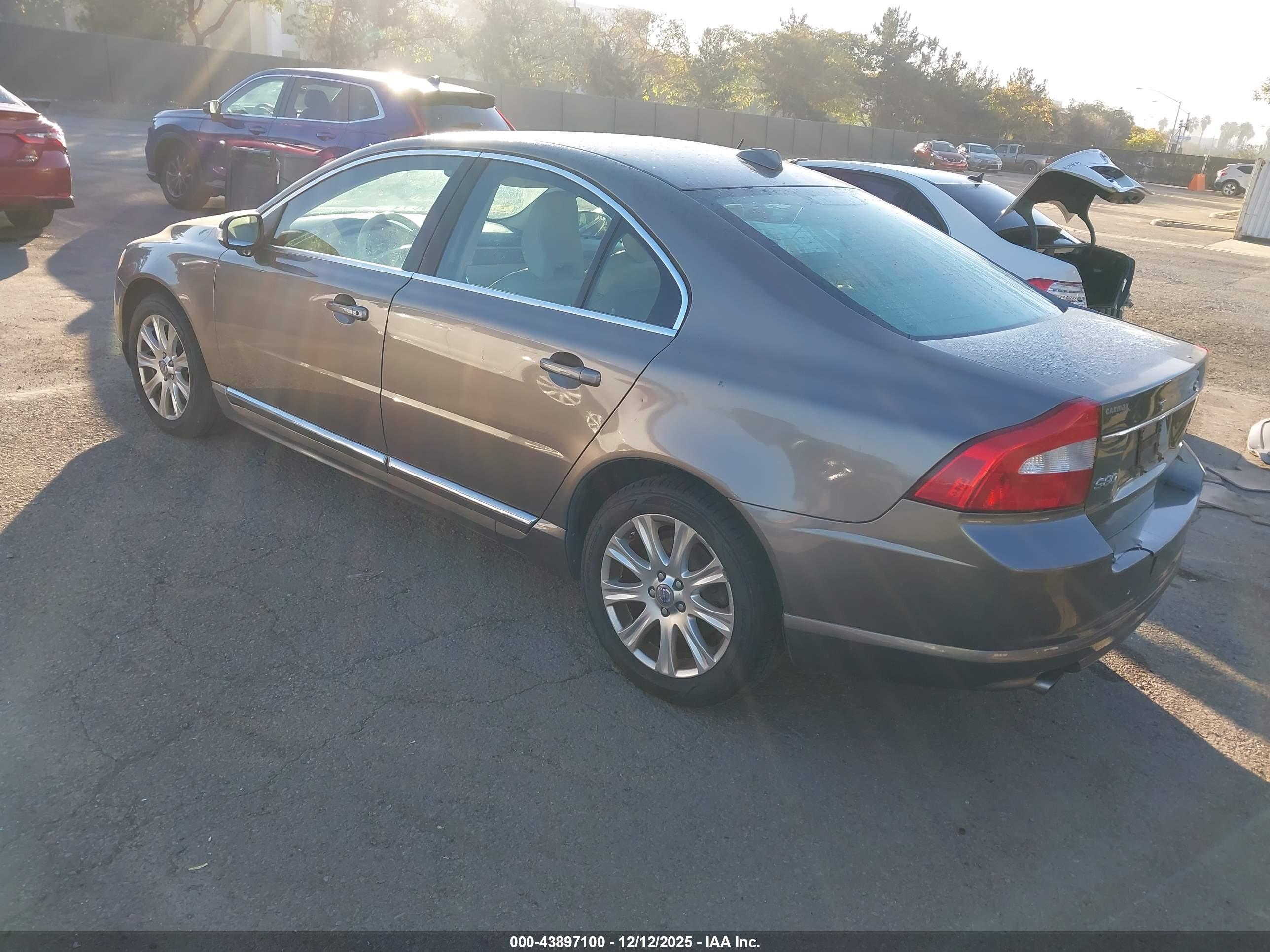 VOLVO S80 image 3