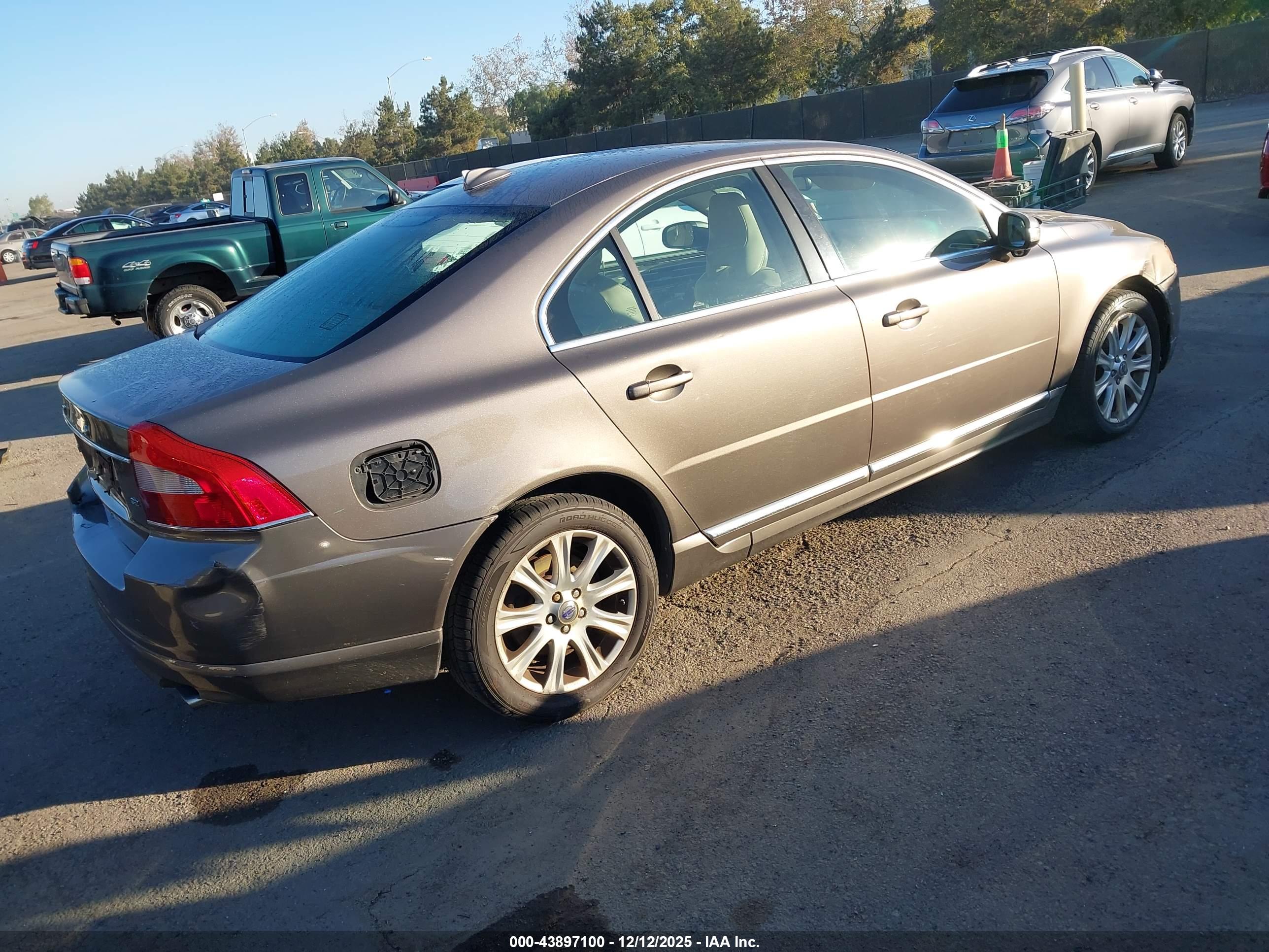 VOLVO S80 image 4