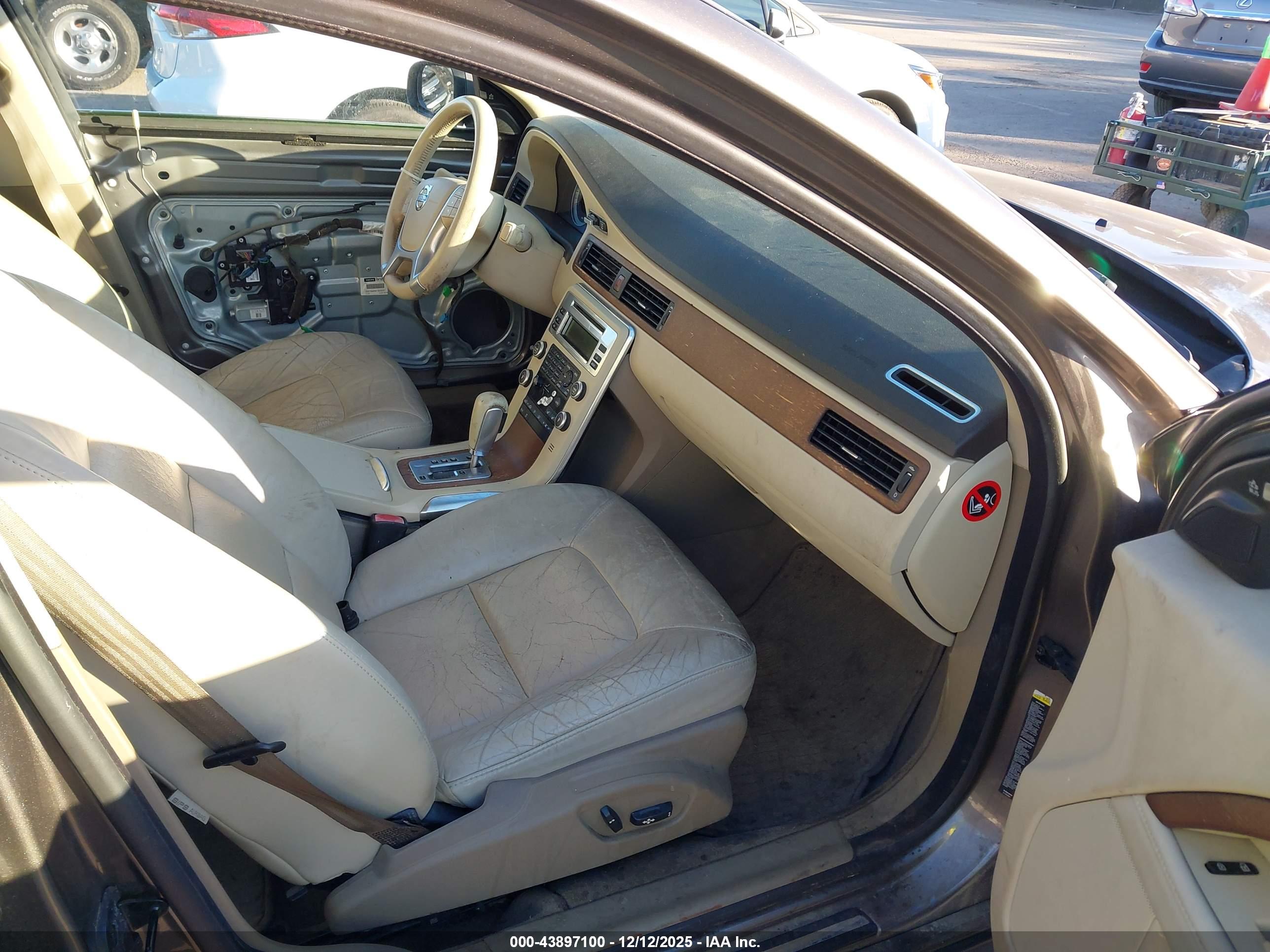 VOLVO S80 image 5