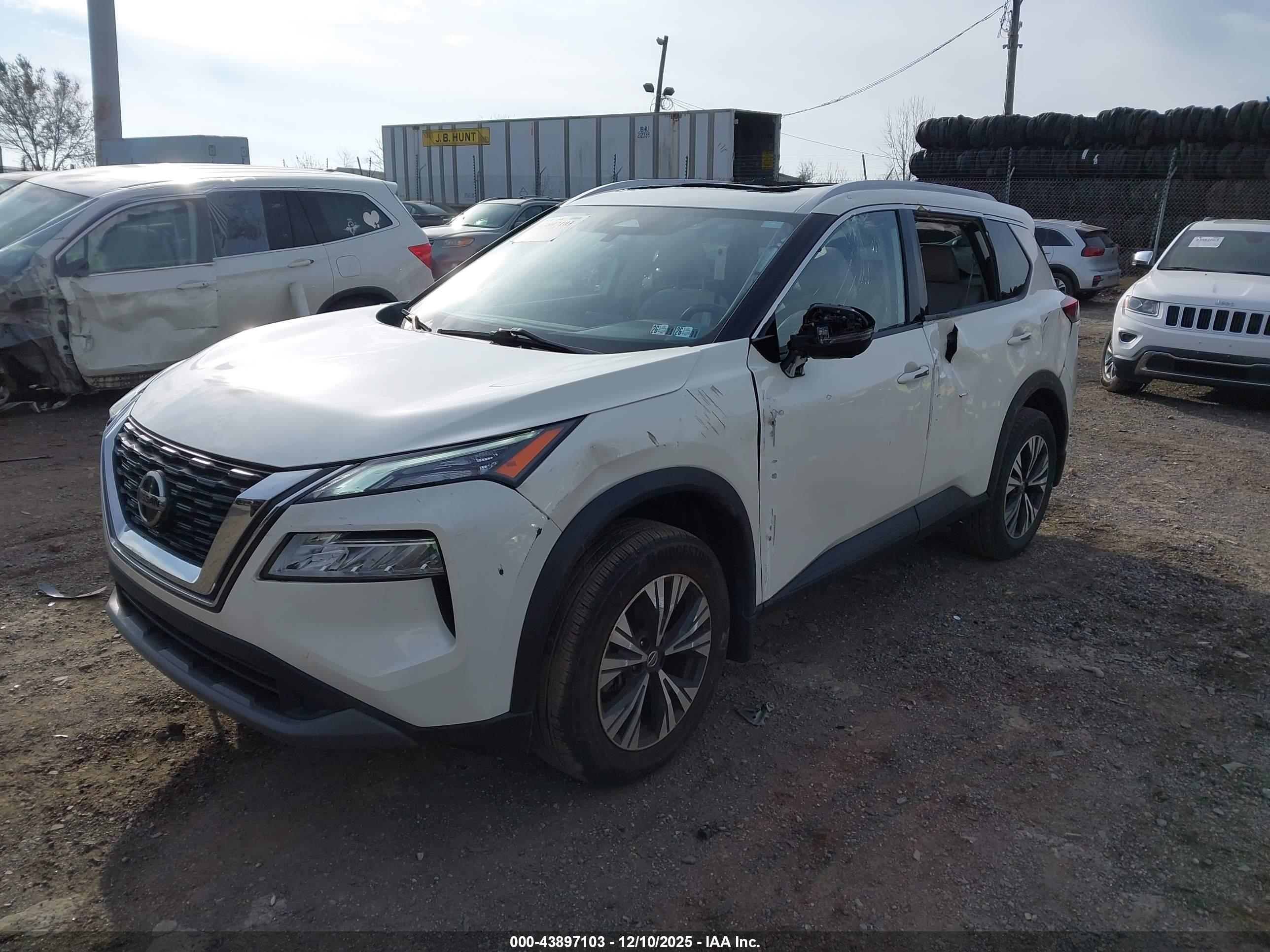 NISSAN ROGUE image 2