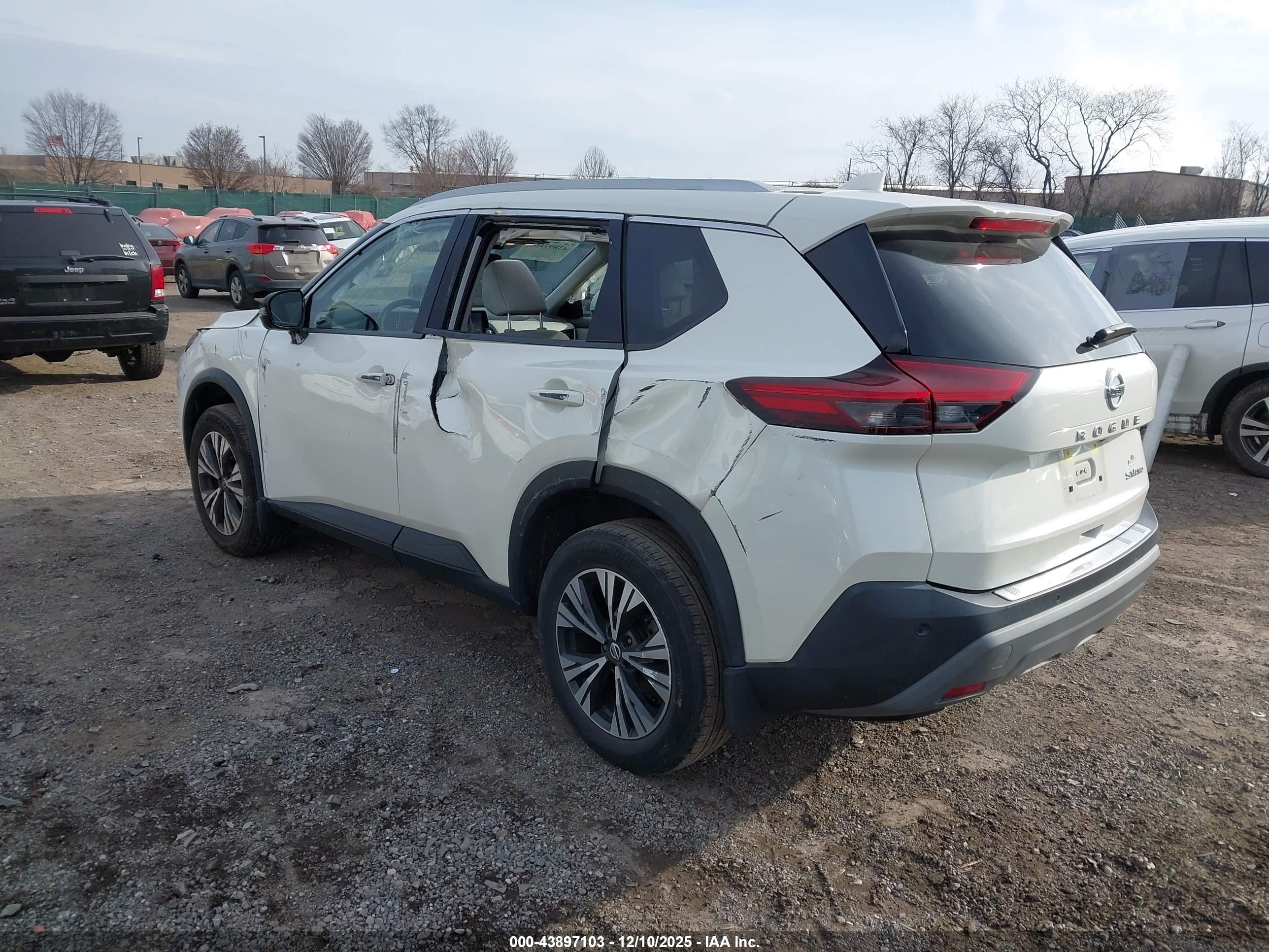 NISSAN ROGUE image 3