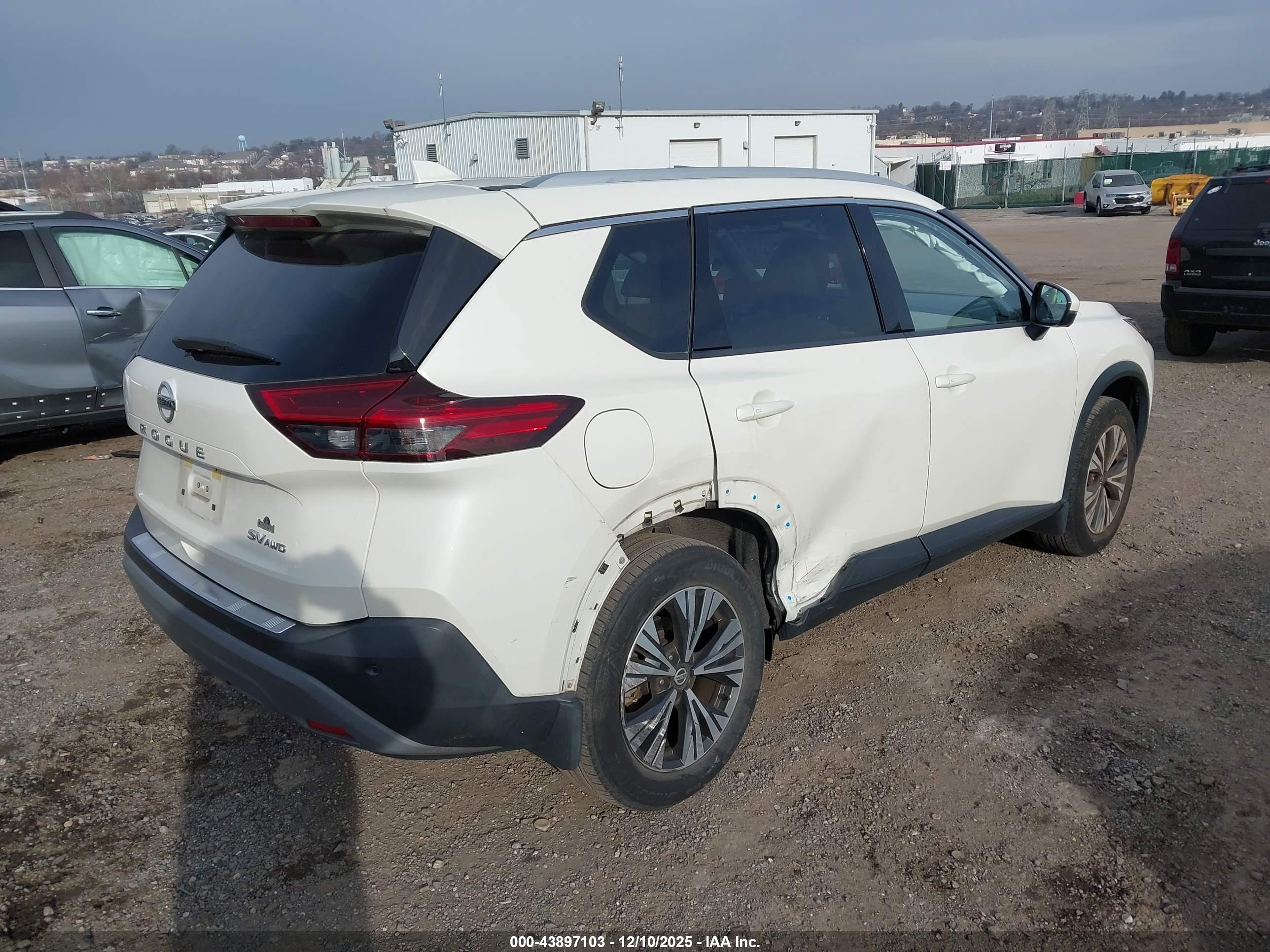 NISSAN ROGUE image 4