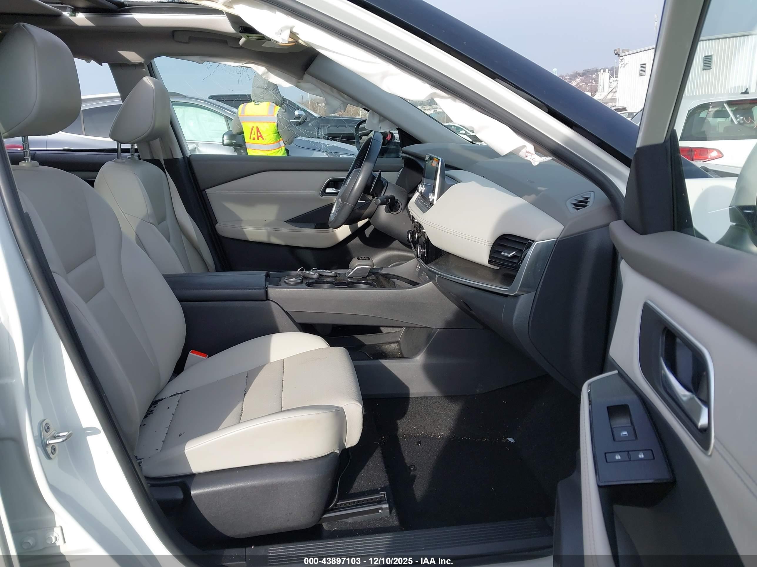 NISSAN ROGUE image 5