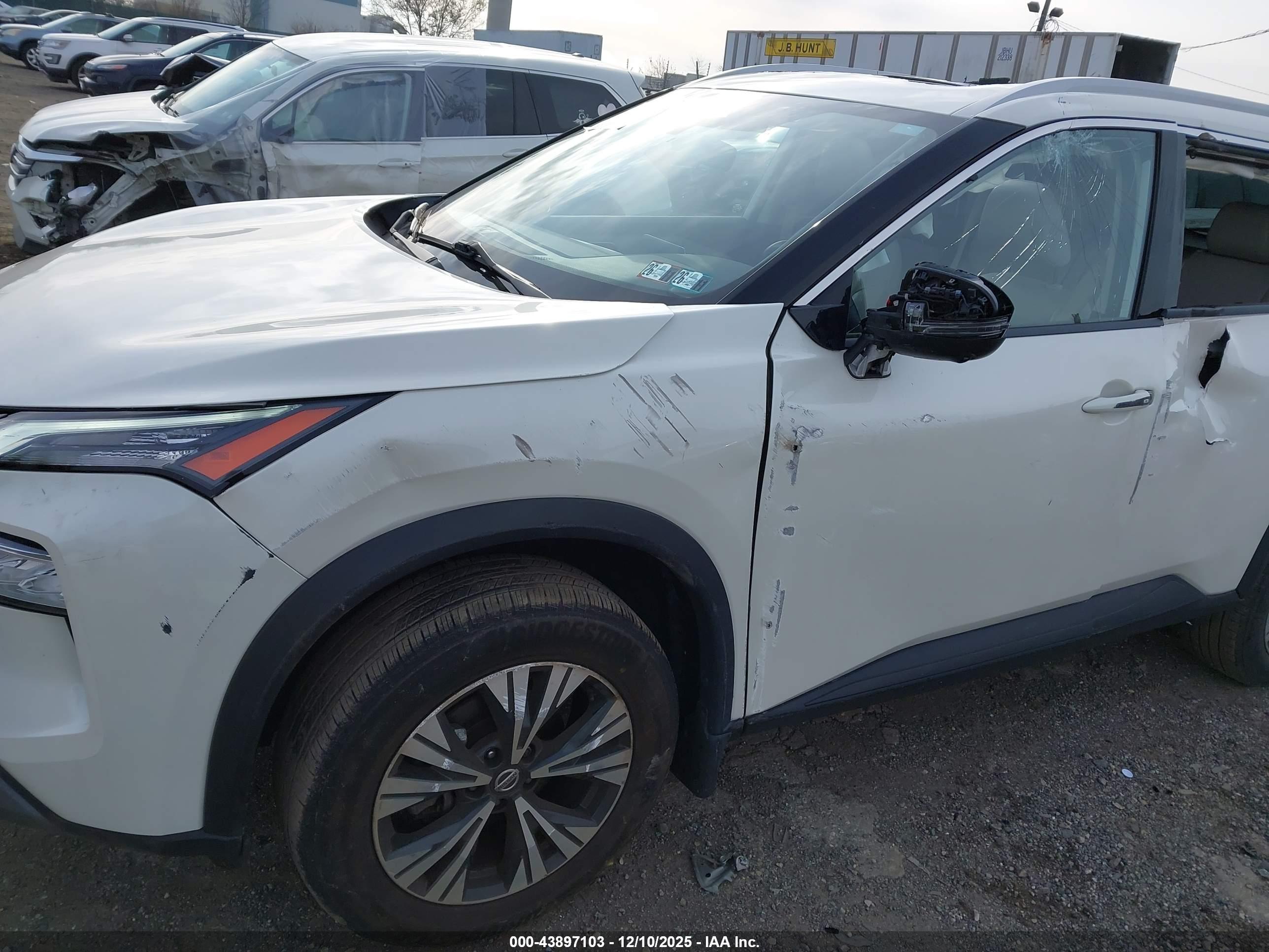 NISSAN ROGUE image 6