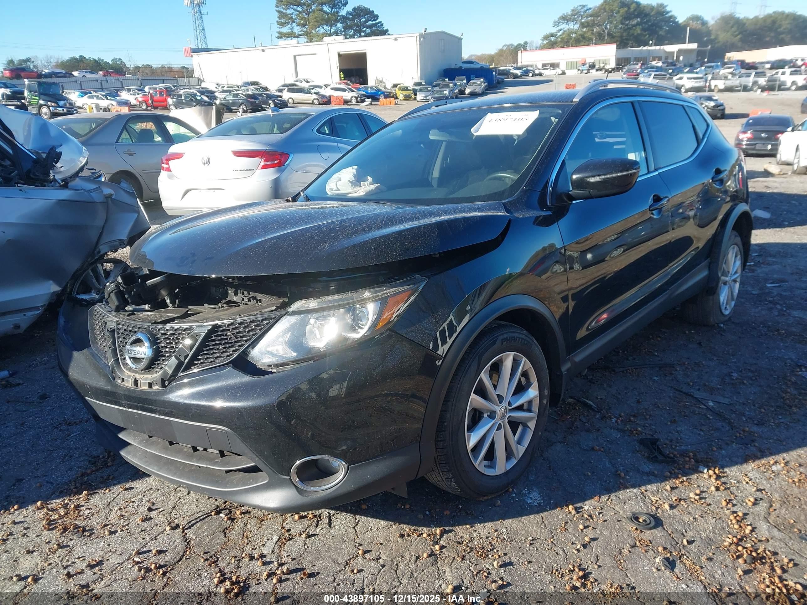 NISSAN ROGUE image 2