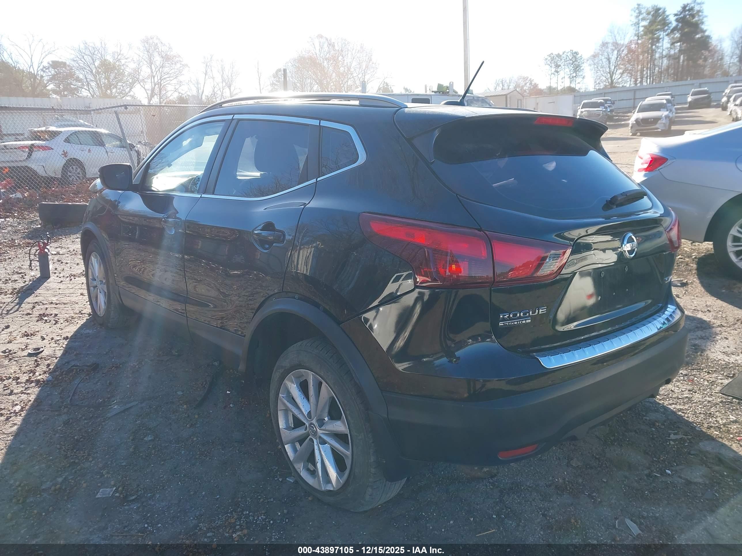 NISSAN ROGUE image 3