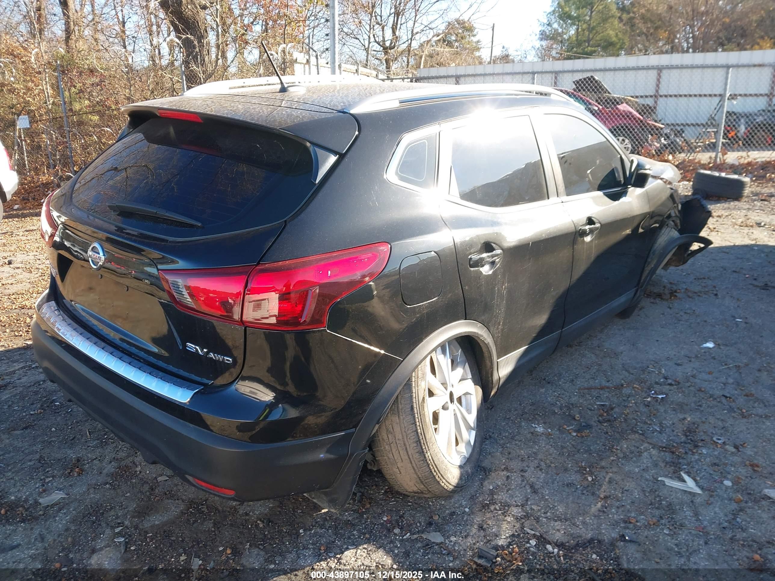 NISSAN ROGUE image 4