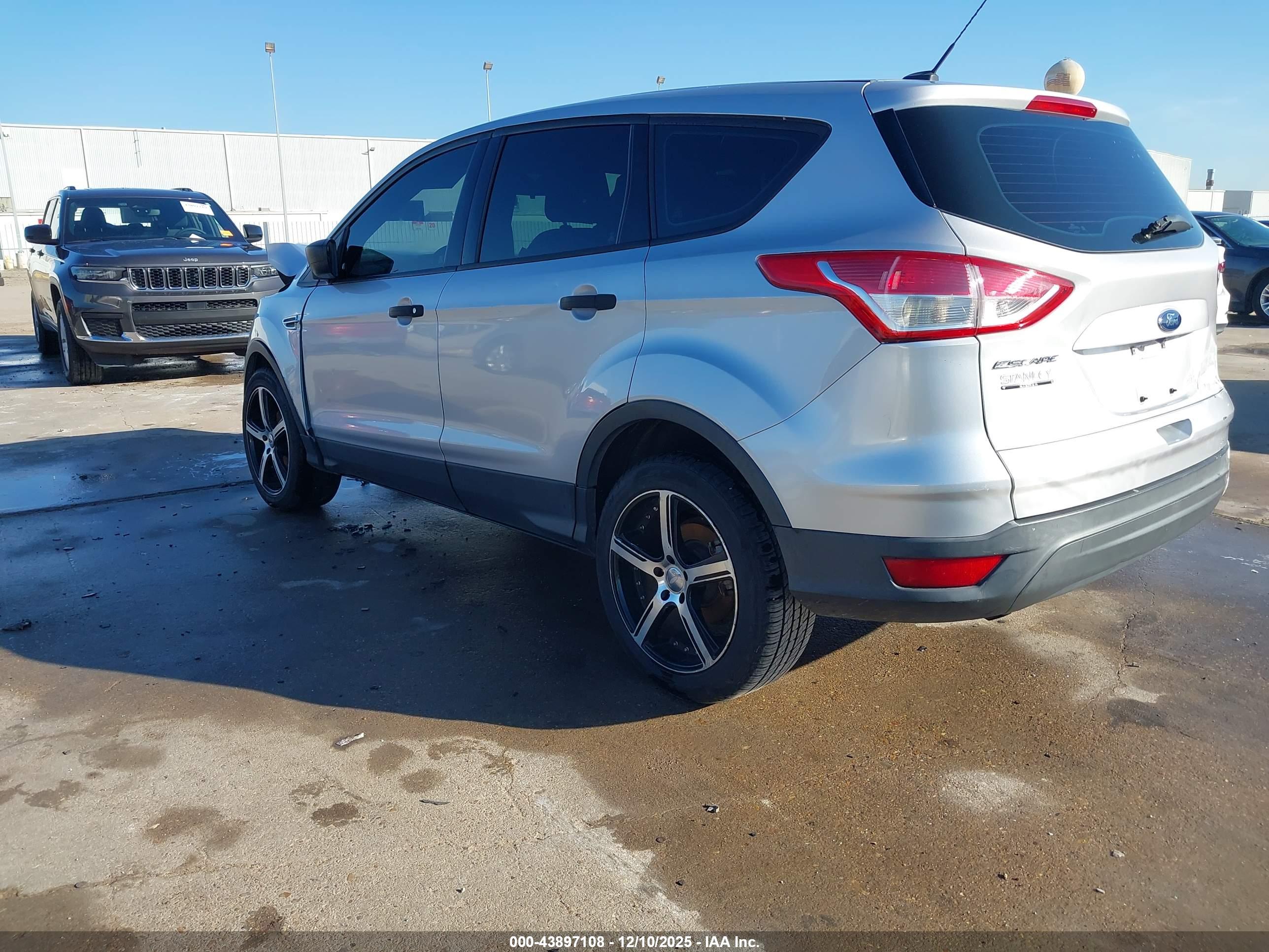 FORD ESCAPE image 3