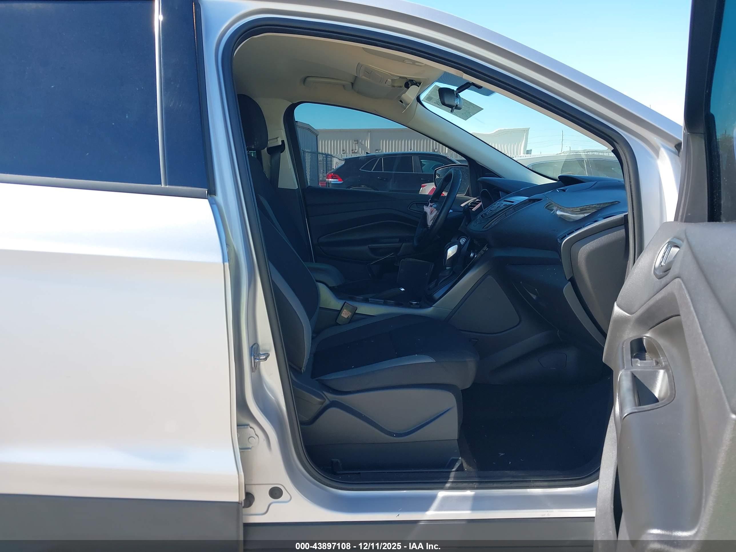 FORD ESCAPE image 5