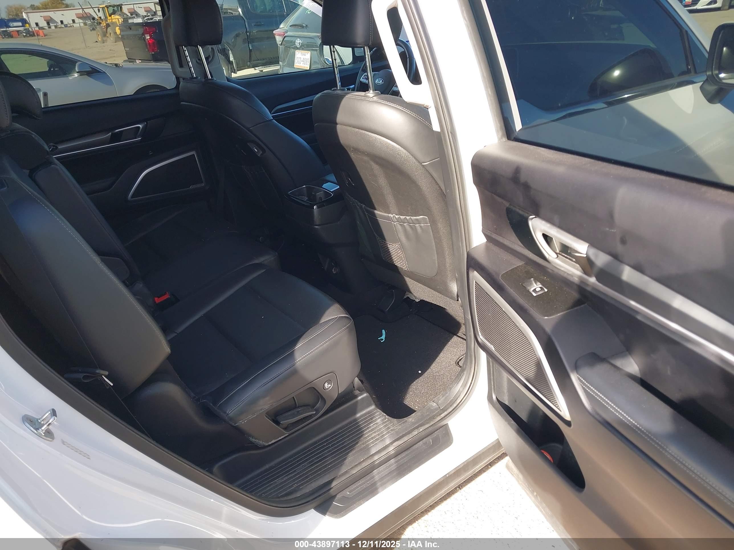 KIA TELLURIDE image 8