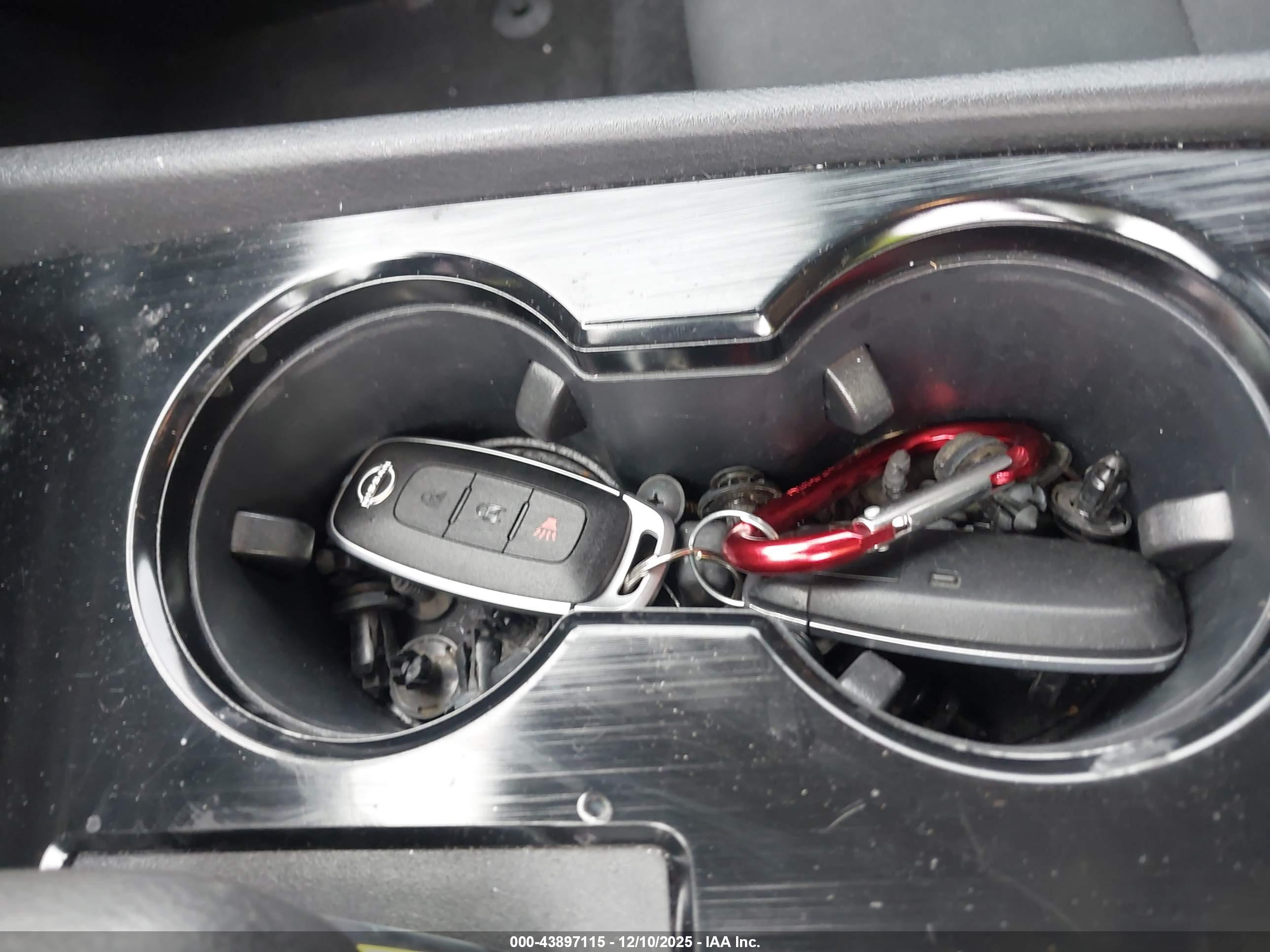 NISSAN ROGUE image 11