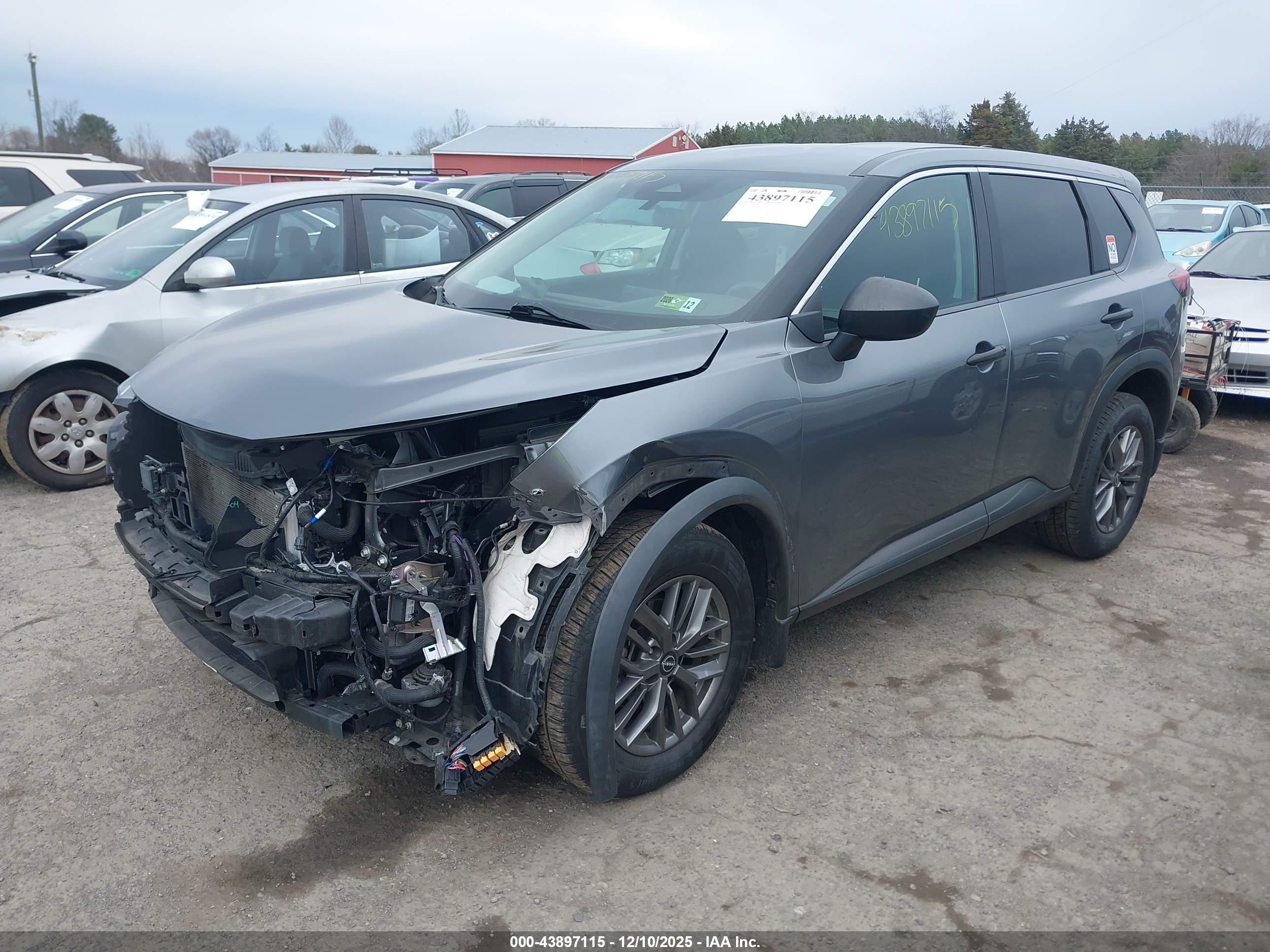 NISSAN ROGUE image 2