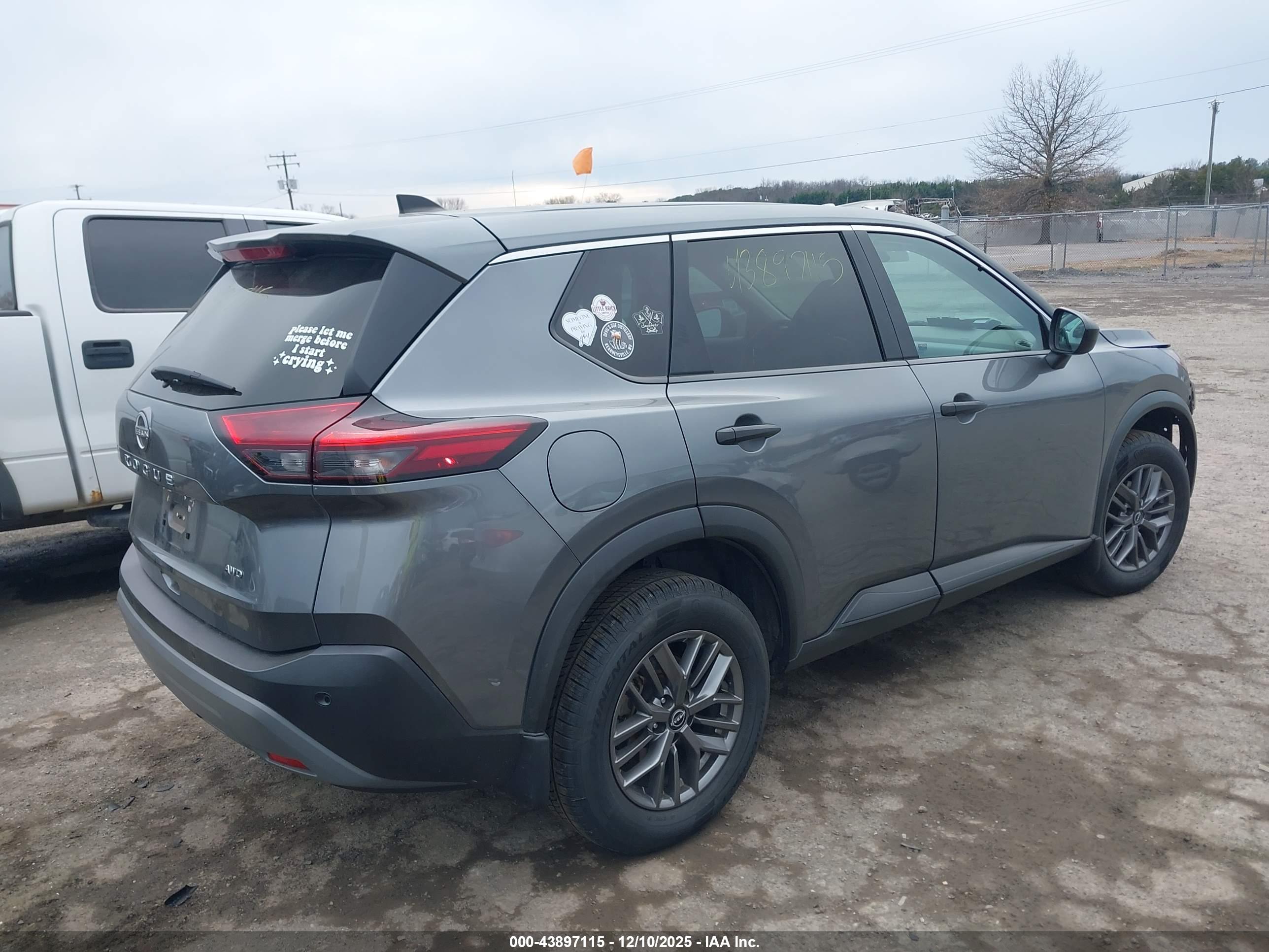 NISSAN ROGUE image 4