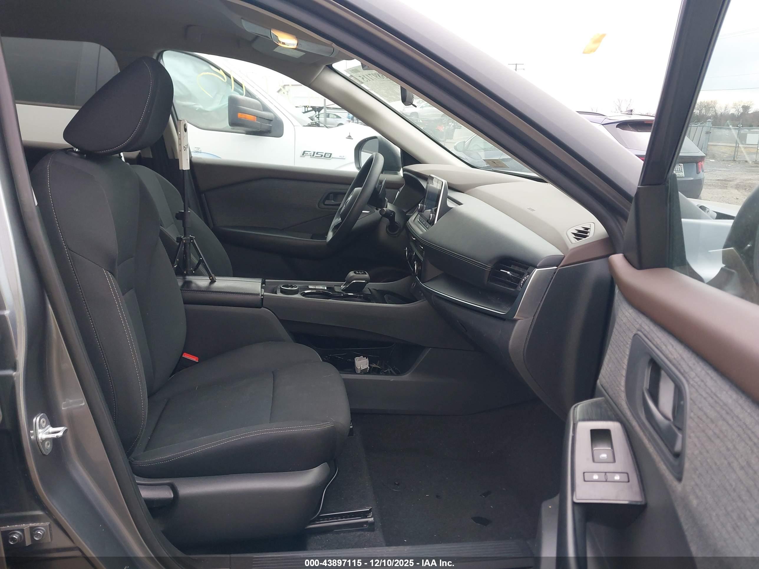 NISSAN ROGUE image 5