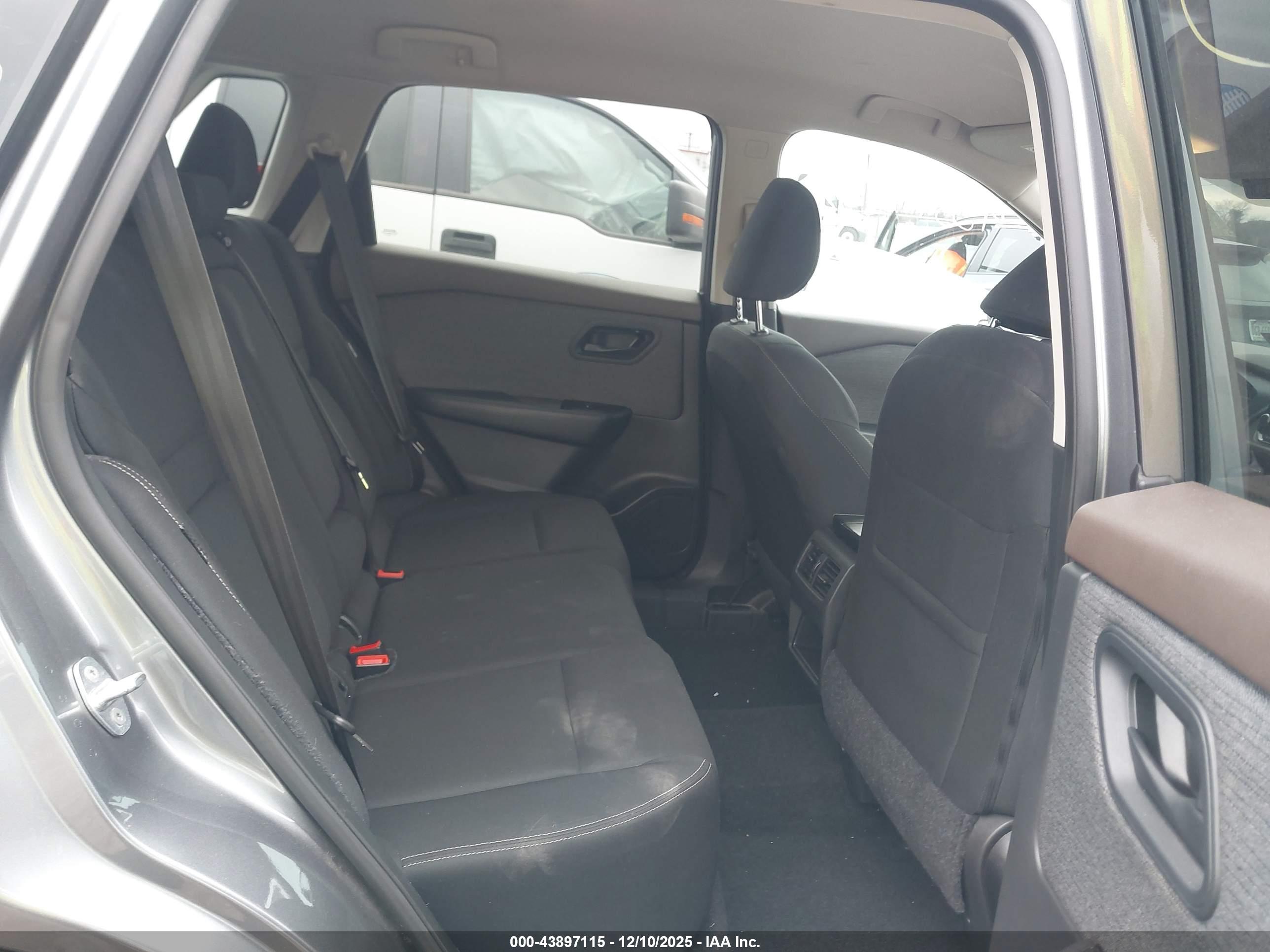NISSAN ROGUE image 8