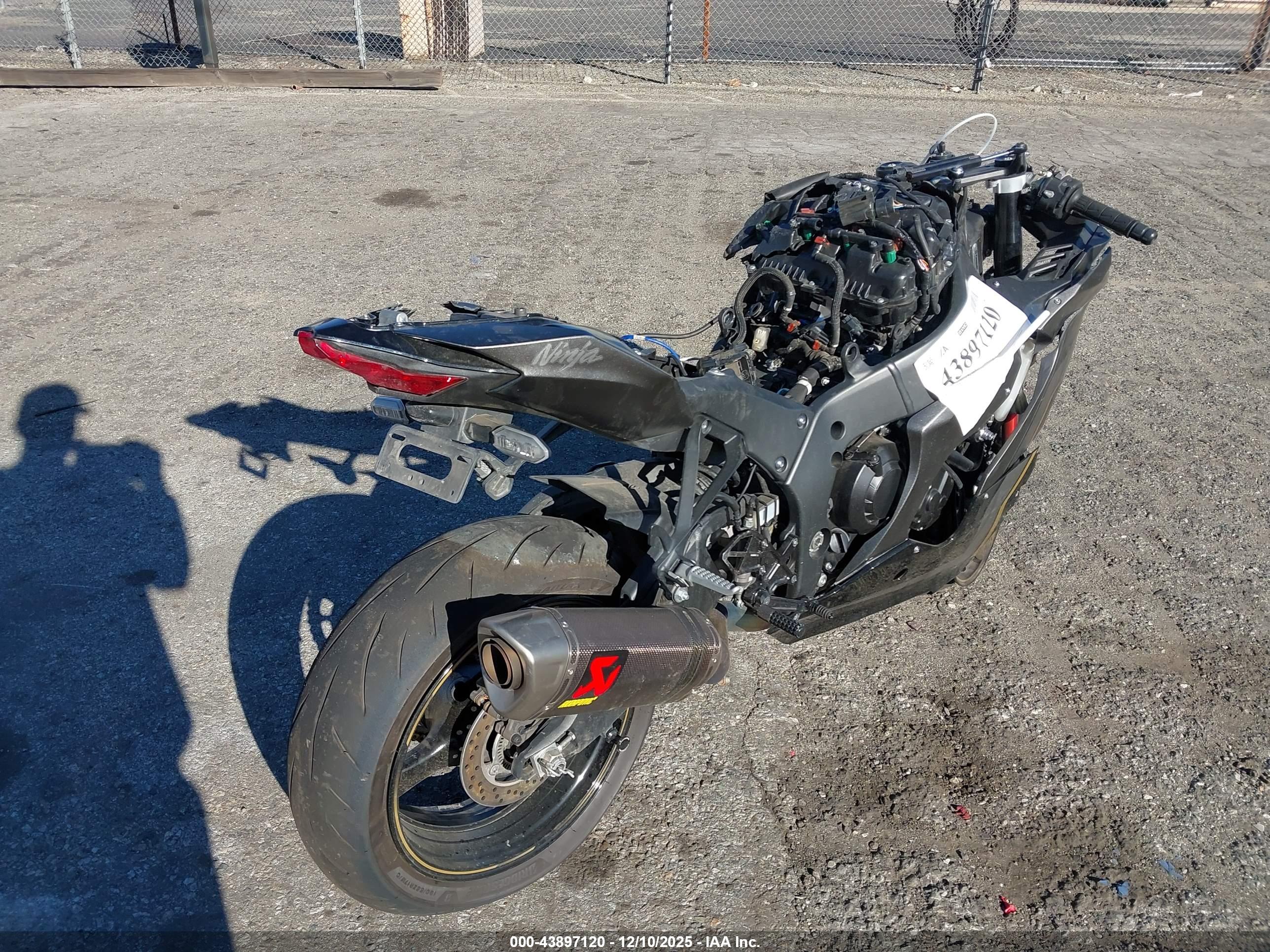 KAWASAKI ZX1002 image 4