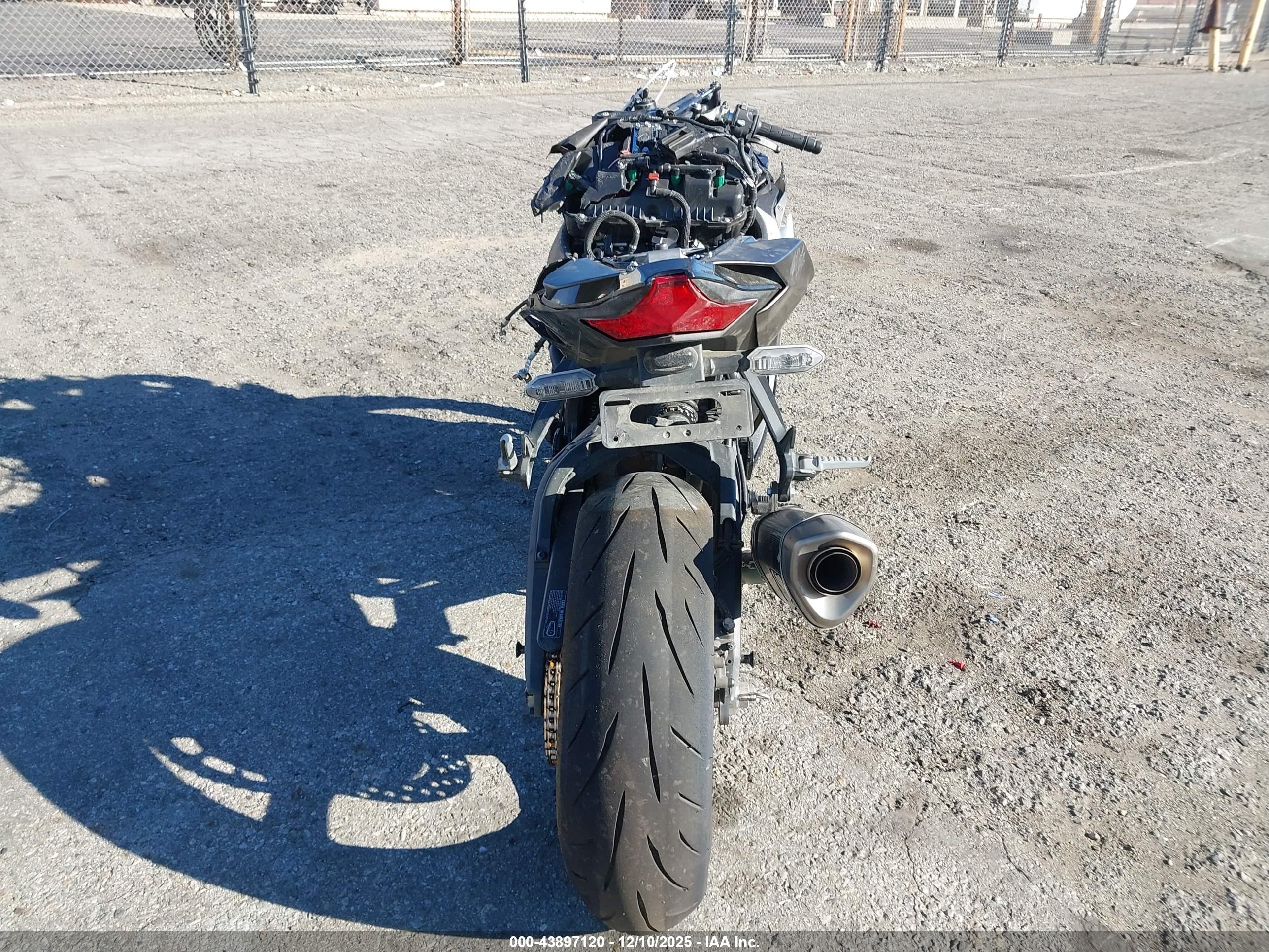 KAWASAKI ZX1002 image 6