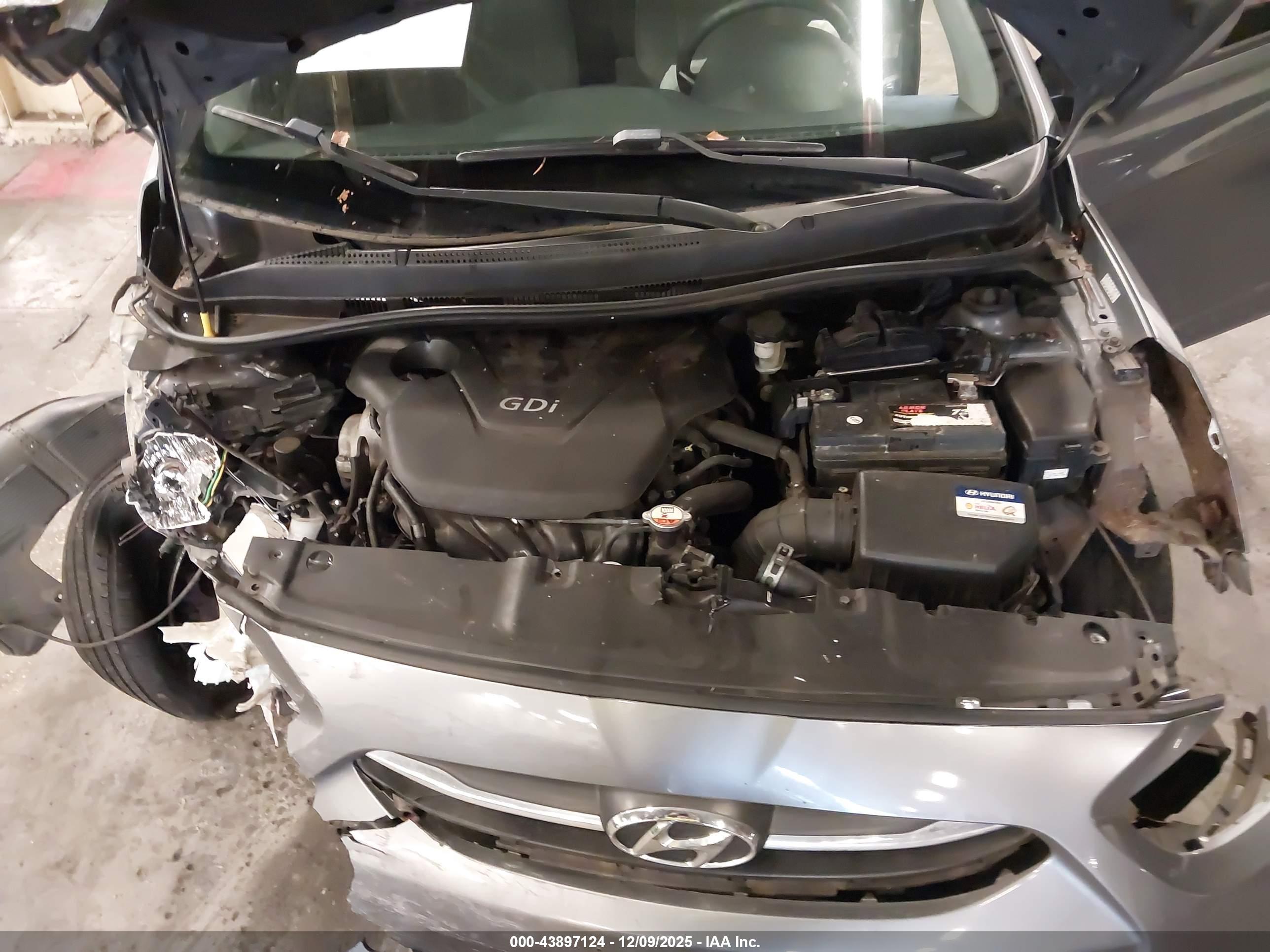 HYUNDAI ACCENT image 10