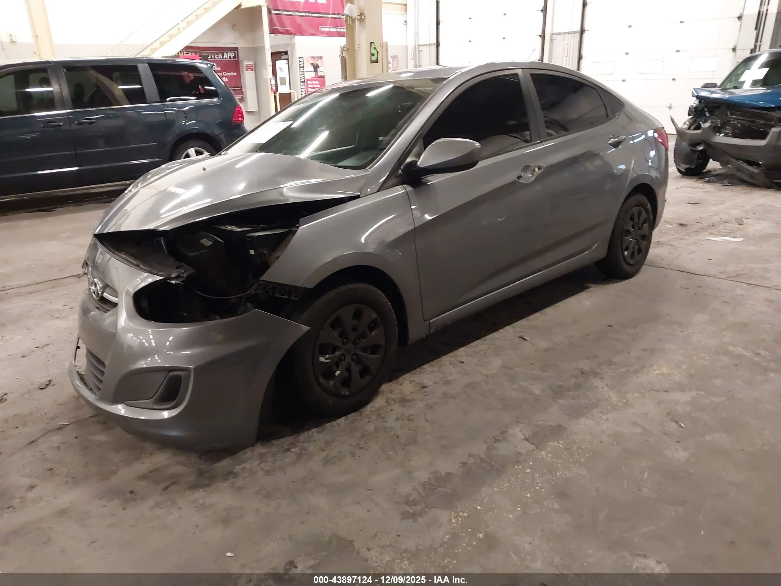 HYUNDAI ACCENT image 2